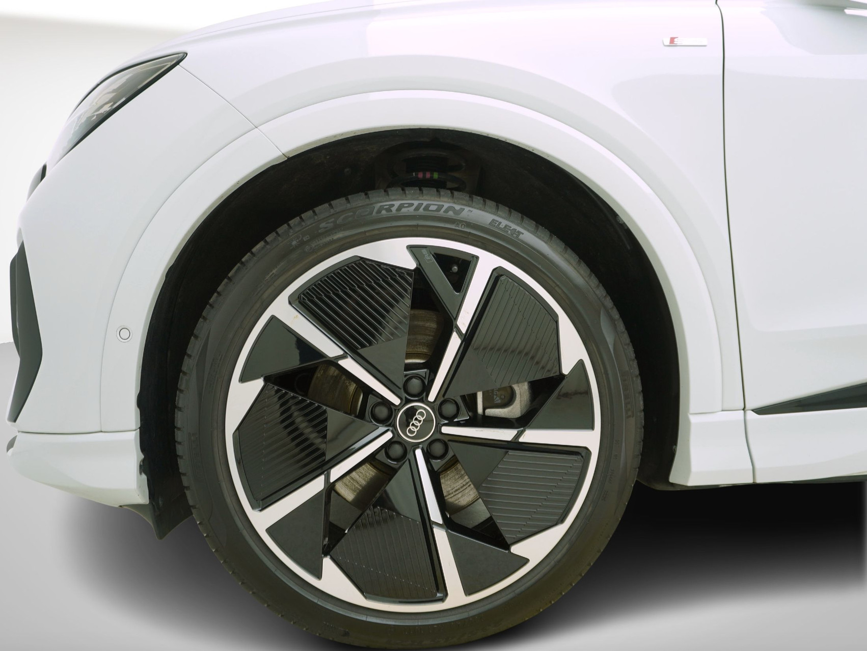 AUDI Q4 e-tron Sportback 55 S line quattro **Audi Werksgarantie bis 08/2030**