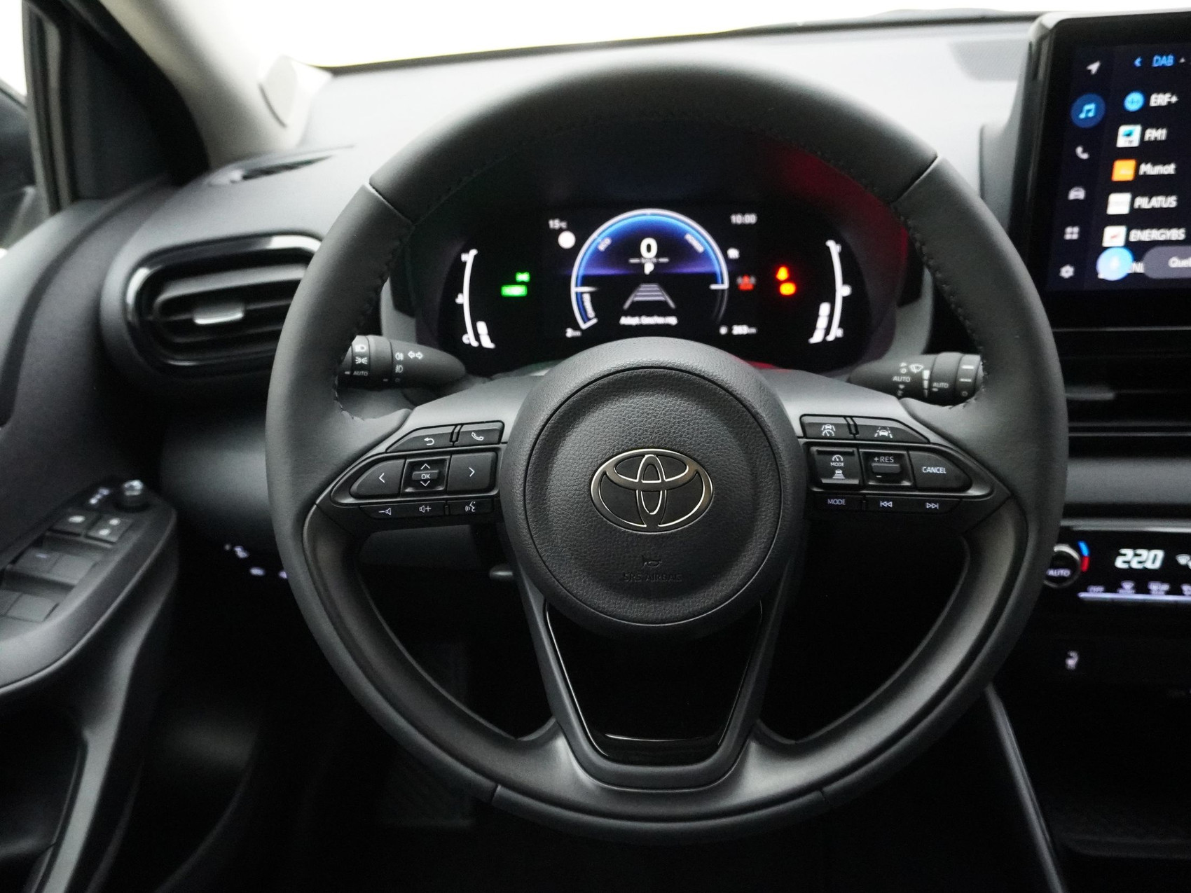 TOYOTA Yaris 1.5 VVT-i HSD Trend ** inkl. W-Räder **