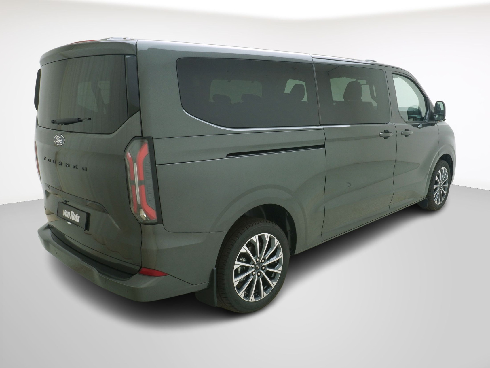 FORD Tourneo Custom L2 2.5 Plug-in-Hybrid Titanium X