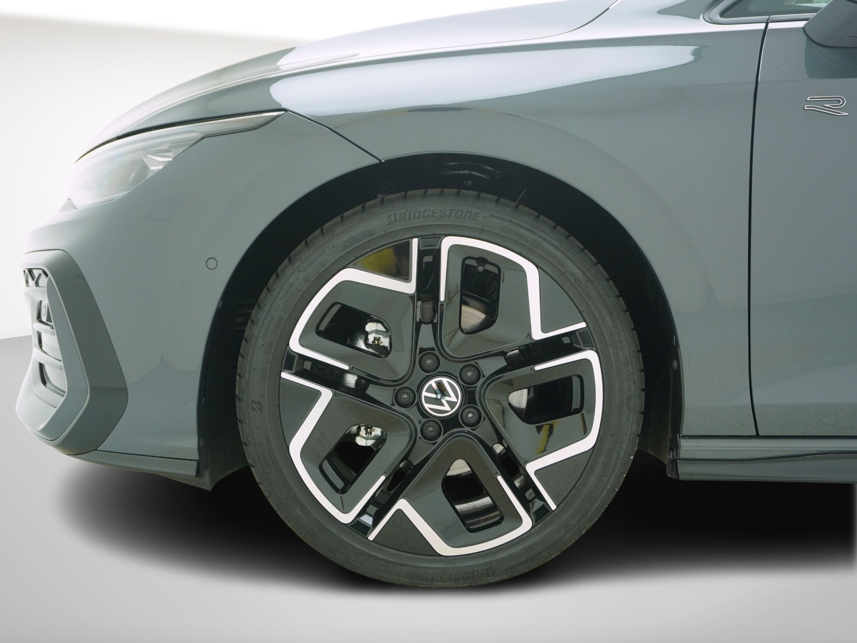 VW Golf VIII 1.5 eTSI R-Line DSG