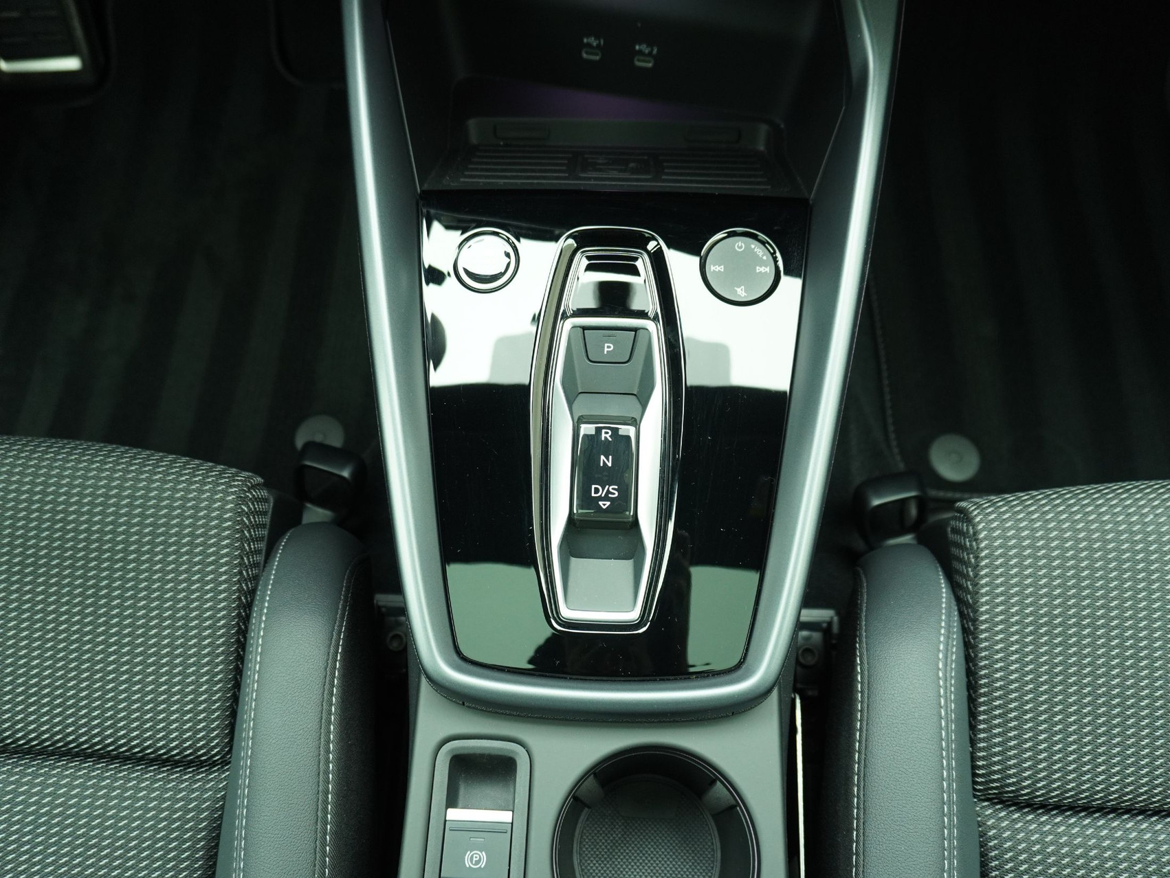 AUDI A3 Sportback 35 TFSI S Line S-Tronic **Audi Werksgarantie bis 05/2030**