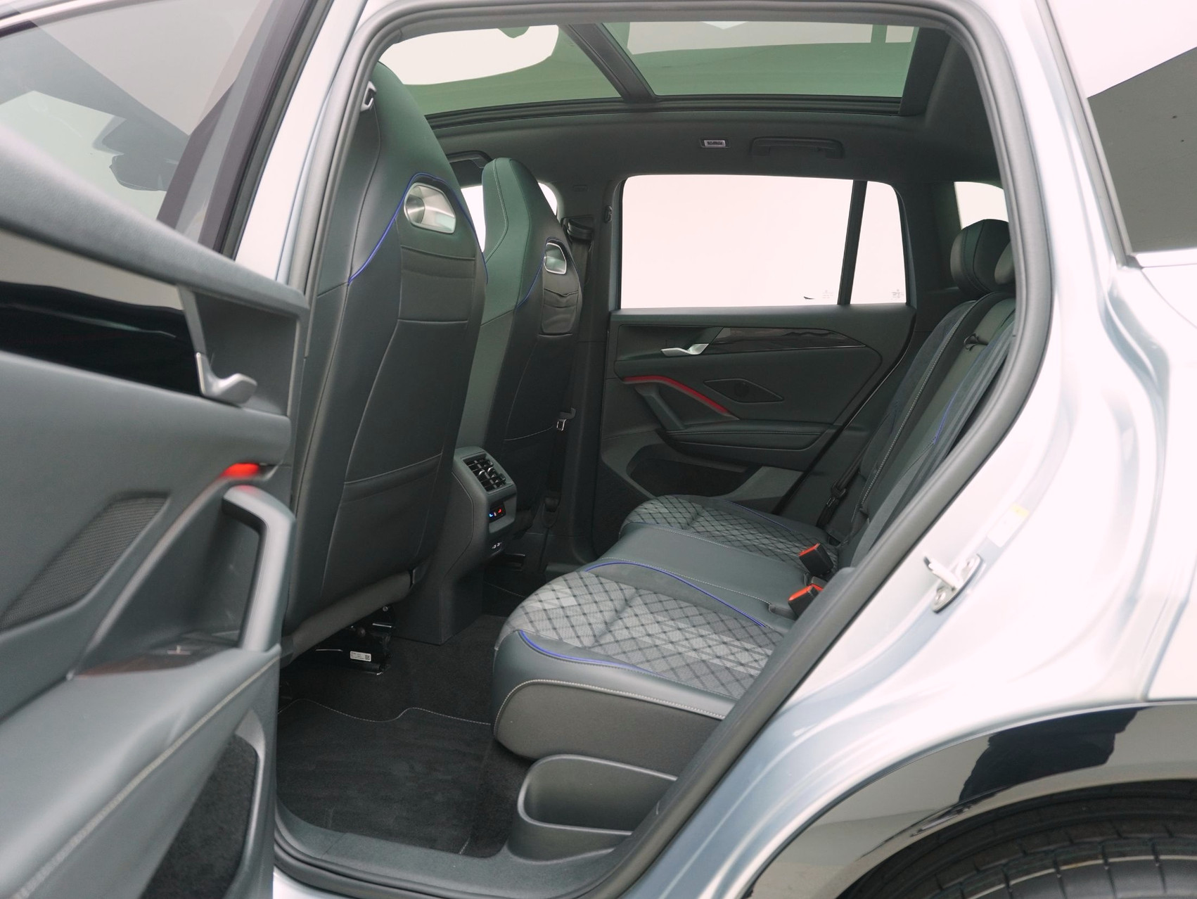 VW Tiguan 2.0 TSI DSG R-Line 4Motion (2025)