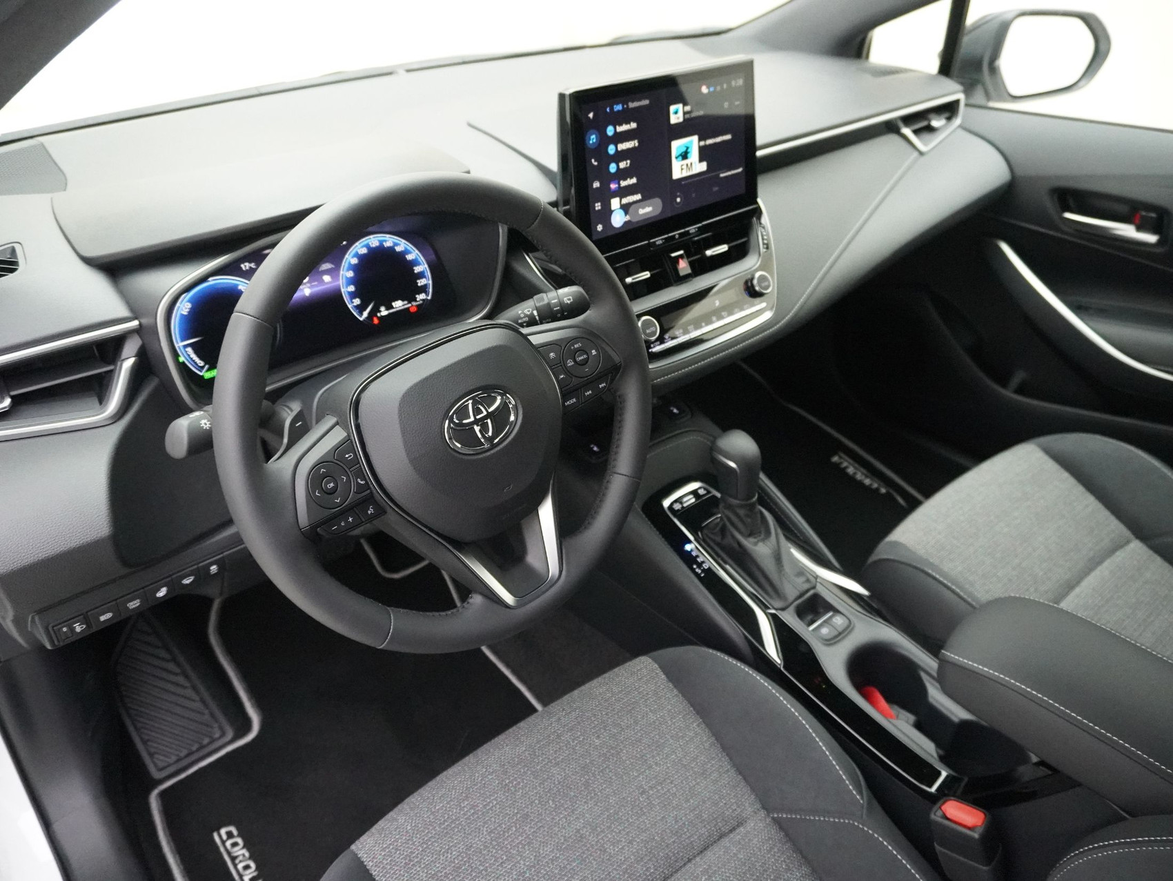 TOYOTA Corolla 2.0 HSD Trend ** Trend Plus **