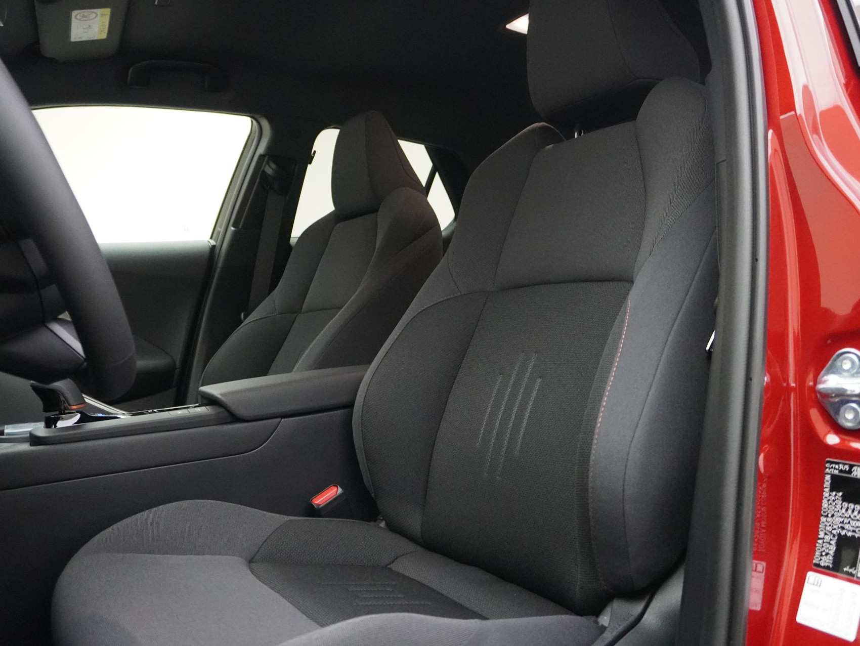 TOYOTA C-HR 2.0 PHEV Swiss Edition ** inkl. 8-Fach bereift **