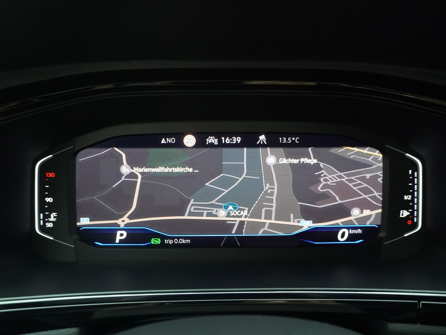 VW T-Roc 2.0 TSI DSG R-Line Black Style 4Motion **Anhängerkupplung und Panoramaglasdach**