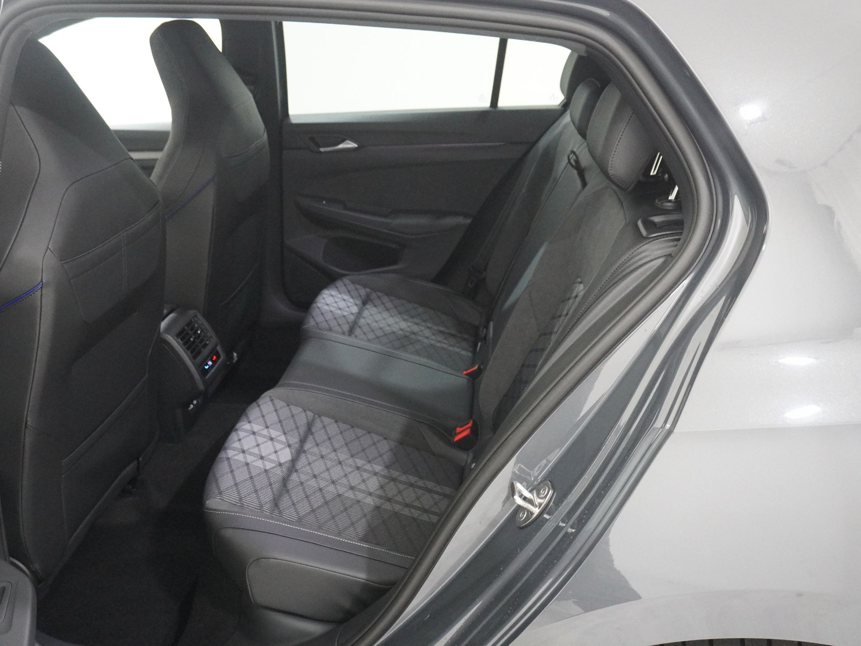 VW Golf VIII 1.5 eTSI R-Line DSG