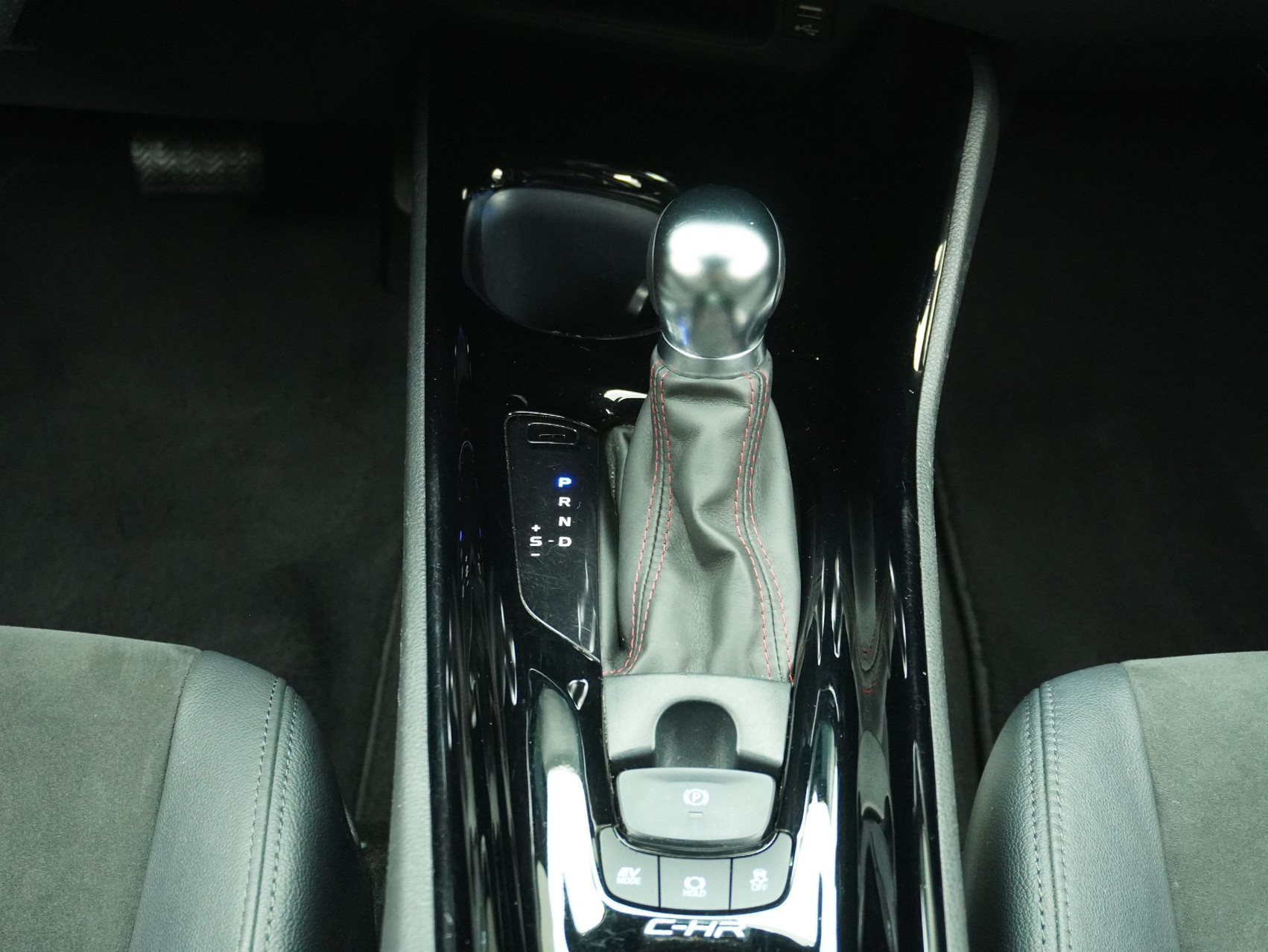 TOYOTA C-HR 2.0 VVTi HSD GR Sport