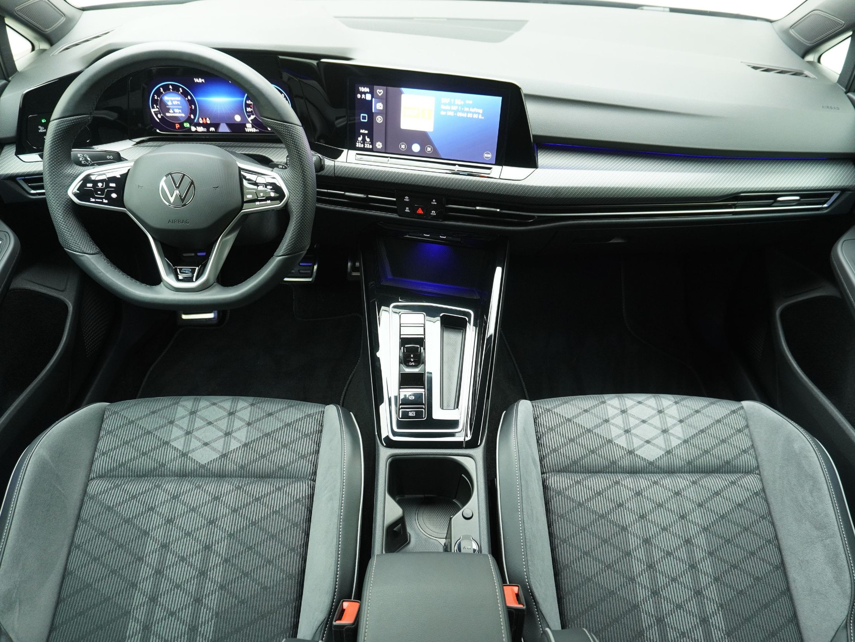 VW Golf 8 1.5 eTSI DSG R-Line