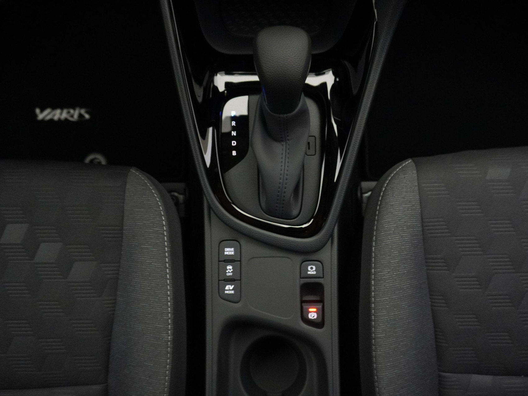 TOYOTA Yaris 1.5 VVT-i HSD Trend ** mit Lenkradheizung **