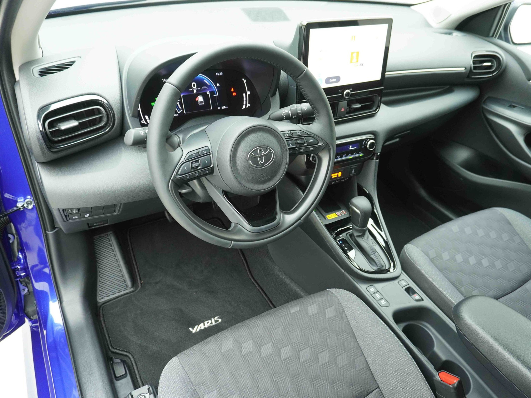 TOYOTA Yaris 1.5 VVT-i HSD Trend