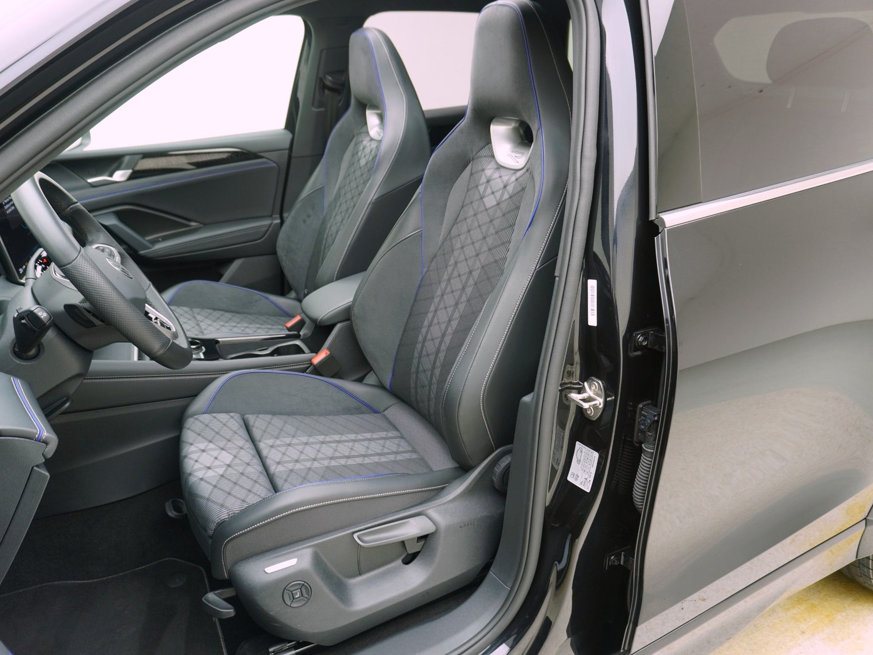 VW Tiguan 2.0 TSI DSG R-Line 4Motion