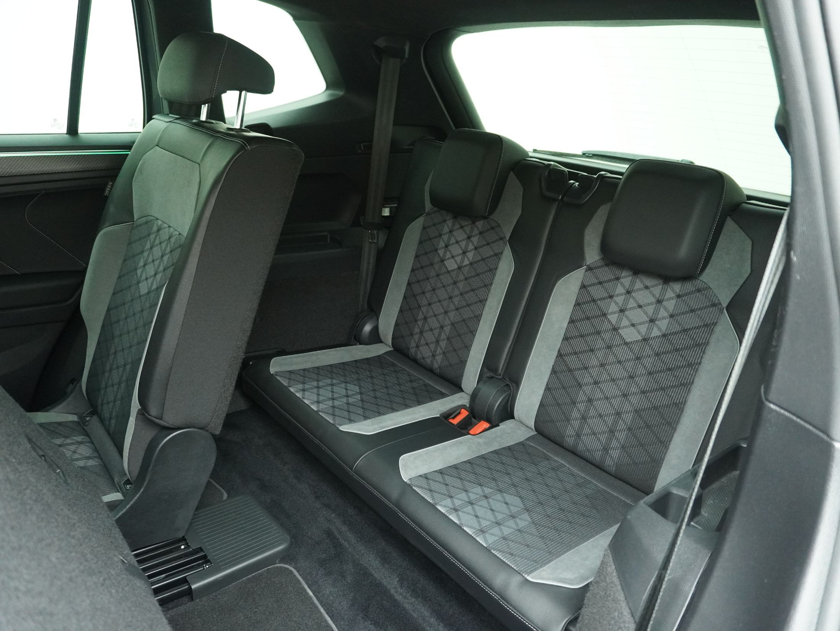 VW Tiguan Allspace 2.0 TDI DSG R-Line Black Style 4Motion