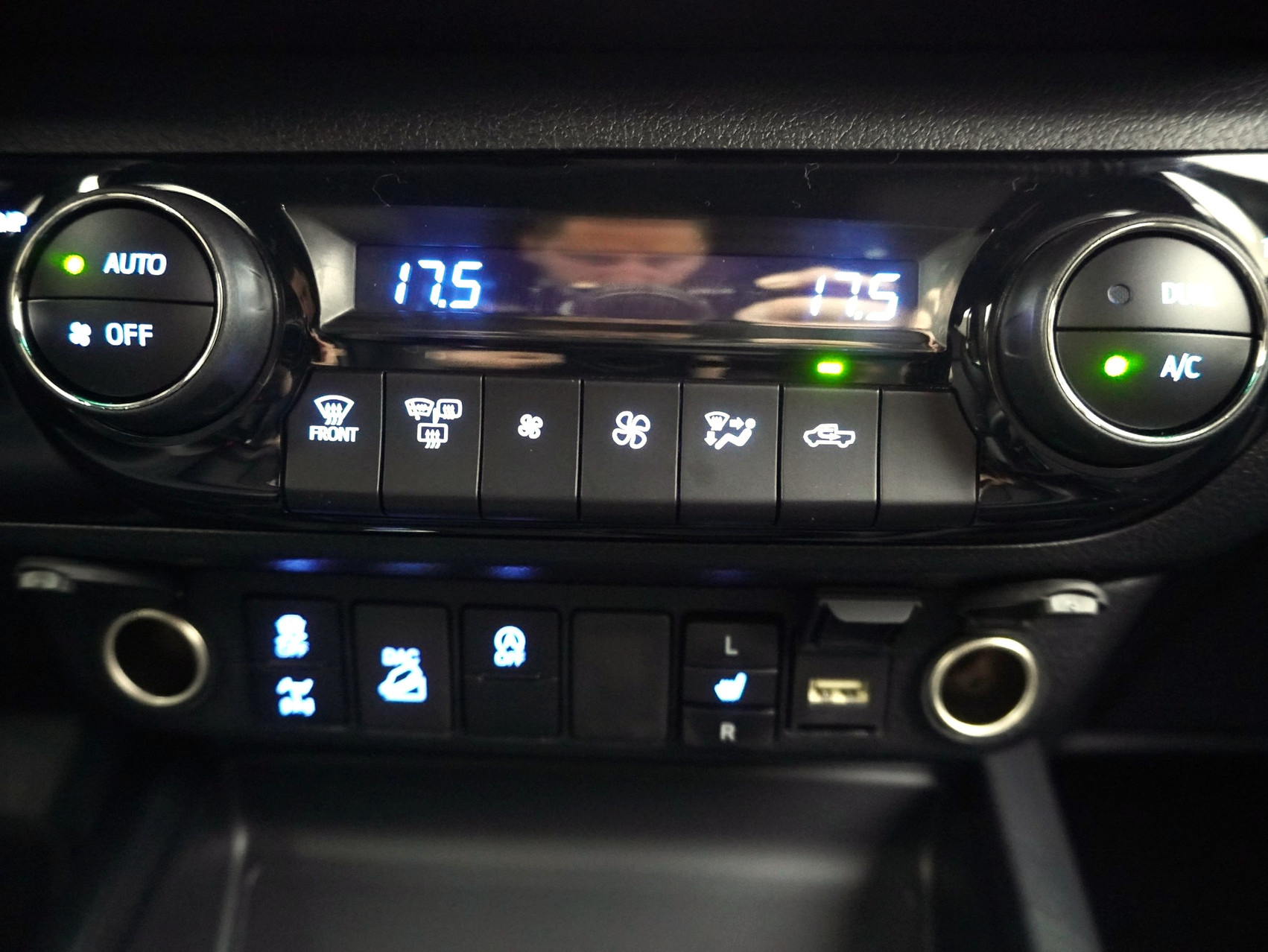 TOYOTA Hilux Double Cab.-Pick-up 2.8 D-4D MHEV 204 Invincible