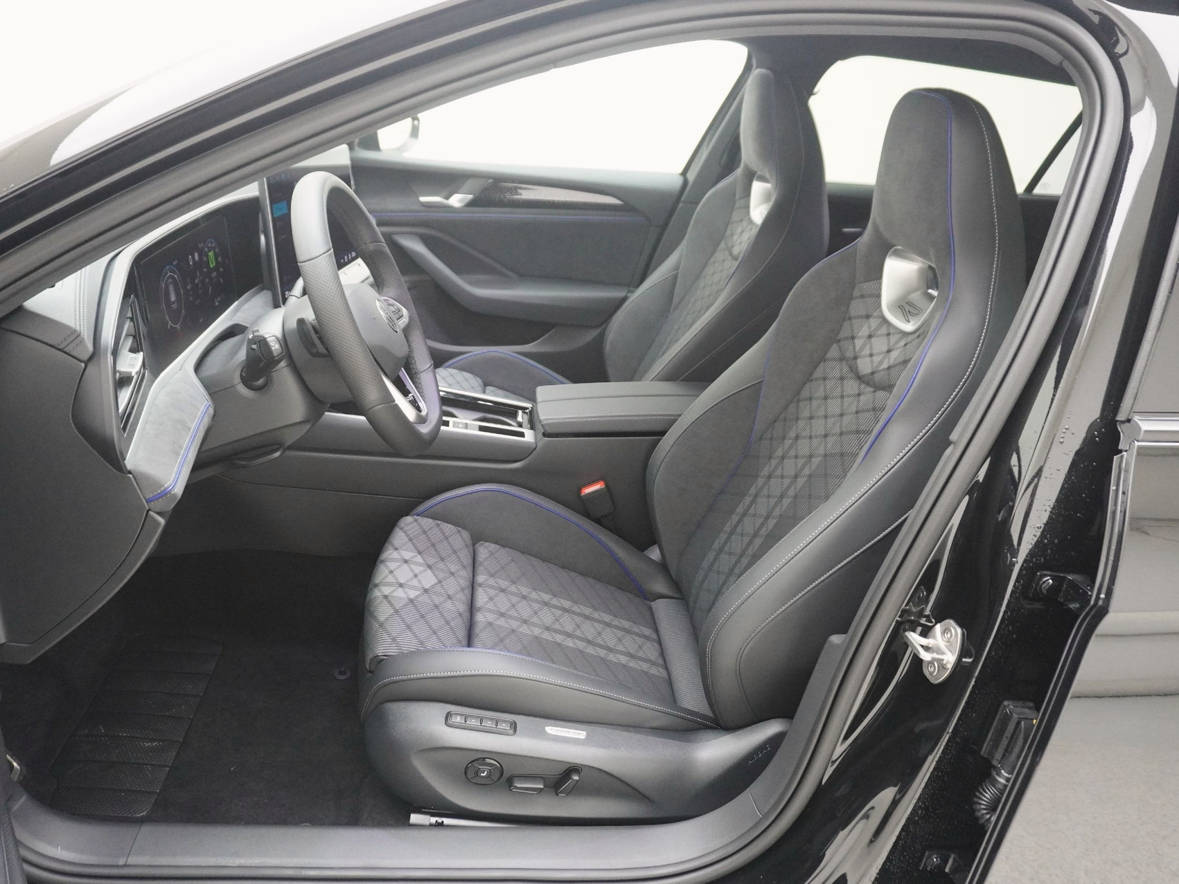 VW Passat Variant 2.0 TDI R-Line 4Motion DSG