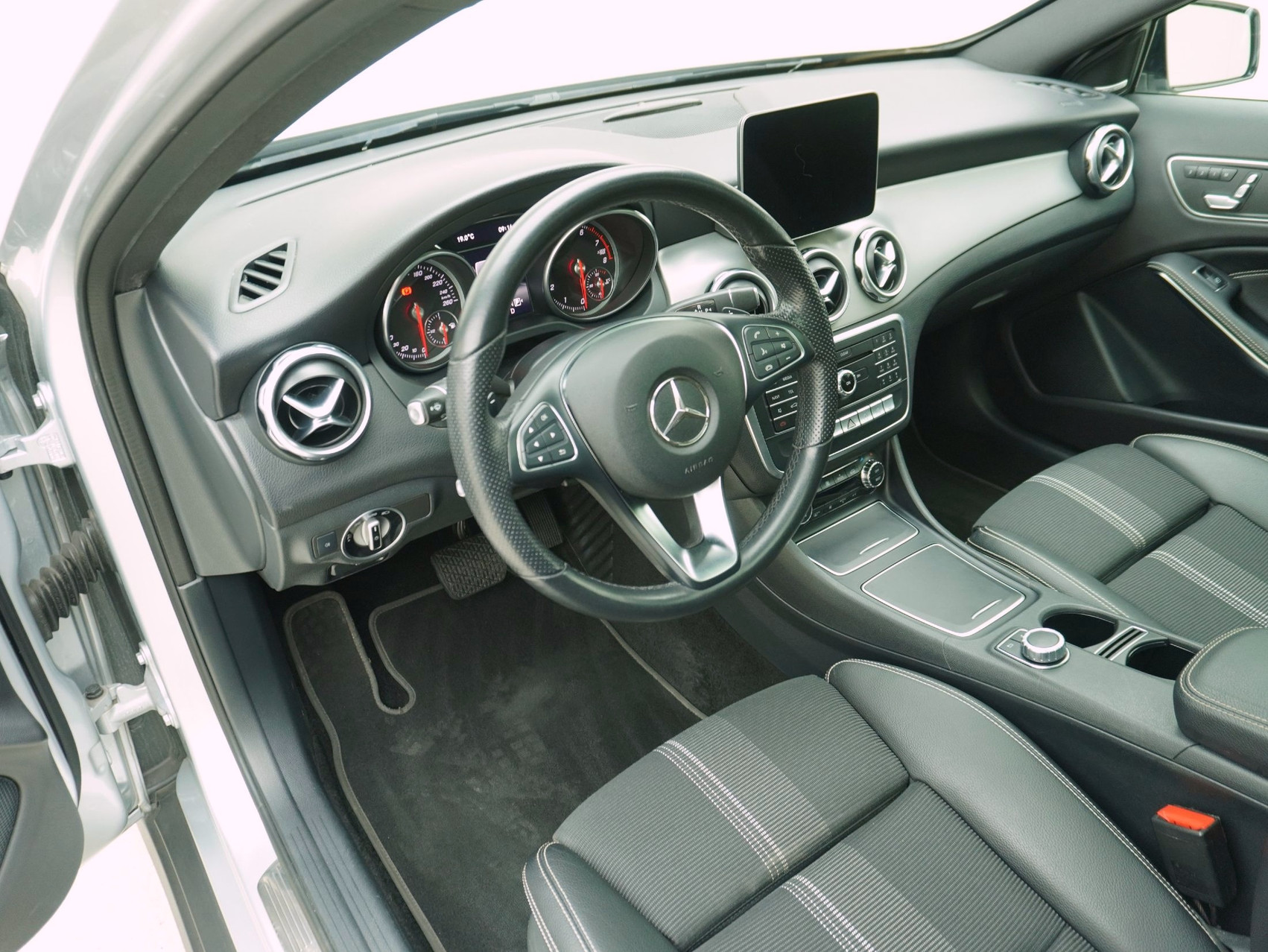 MERCEDES-BENZ GLA-Klasse GLA 200 Urban