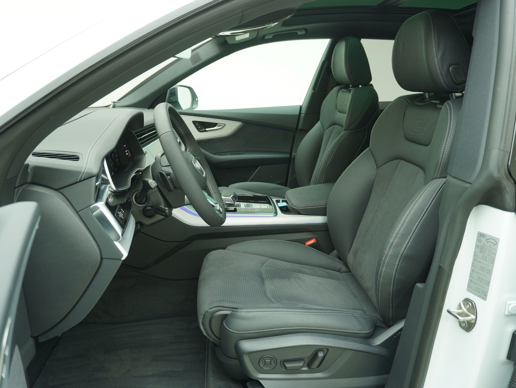 AUDI Q8 SUV 55 TFSI e S line quattro T-Tronic **Audi Werksgarantie bis 06/2030**