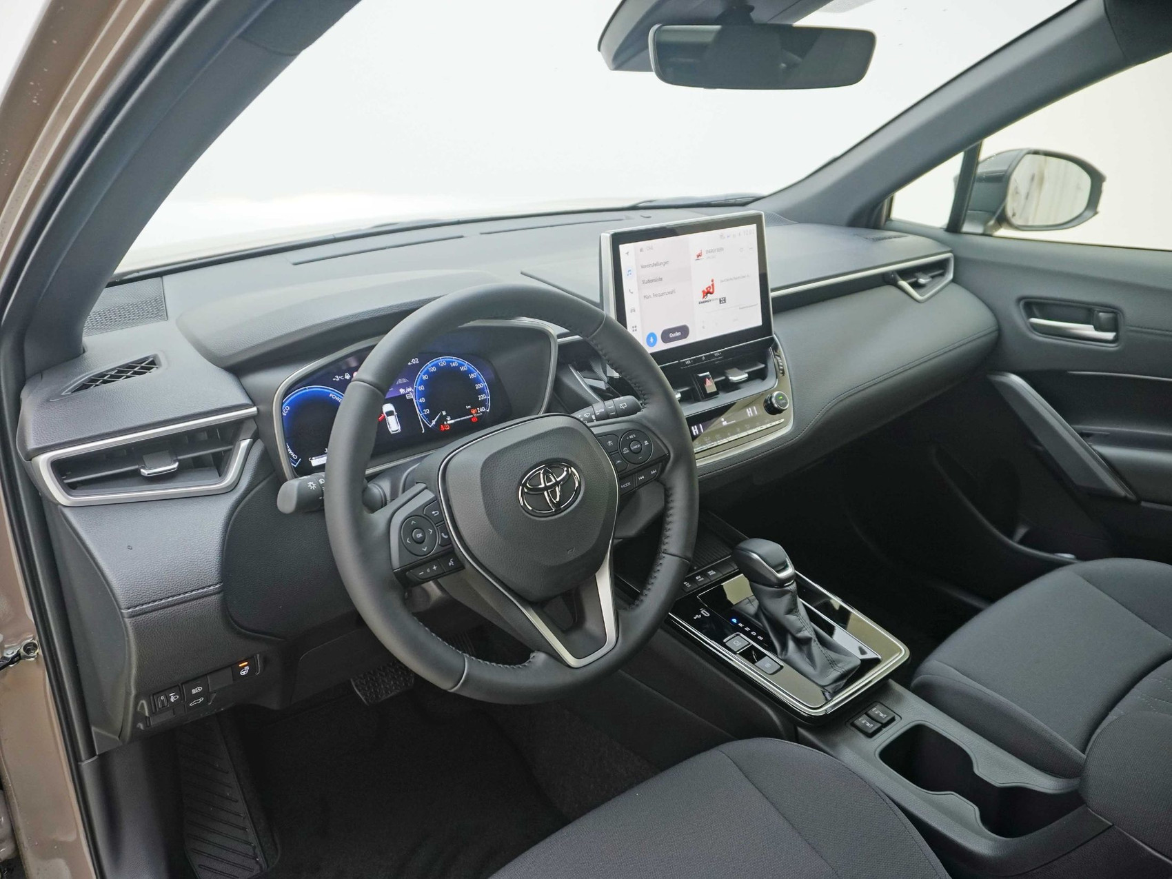 TOYOTA Corolla Cross 2.0 HSD Trend AWD-i ** mit Panorama-Glasdach **