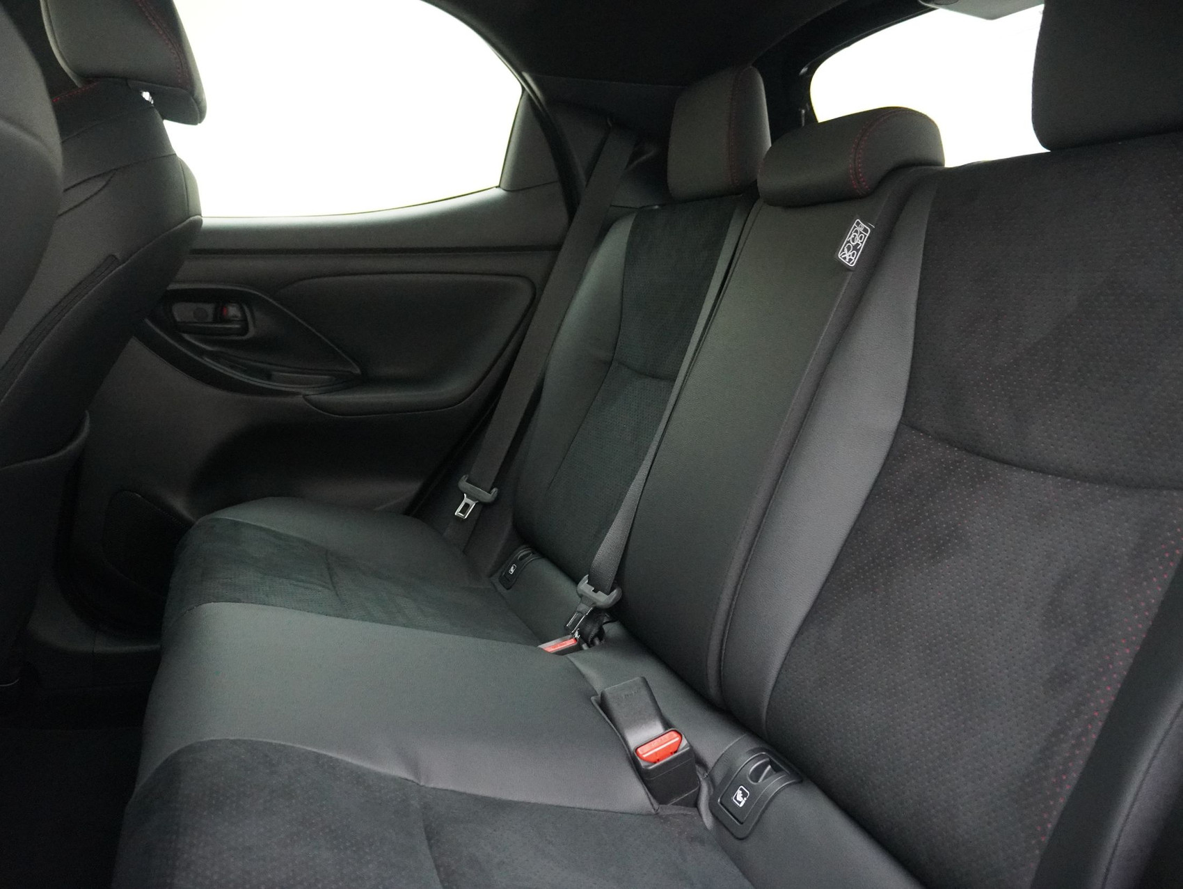 TOYOTA Yaris 1.5 VVT-i HSD GR Sport ** mit Head-Up **