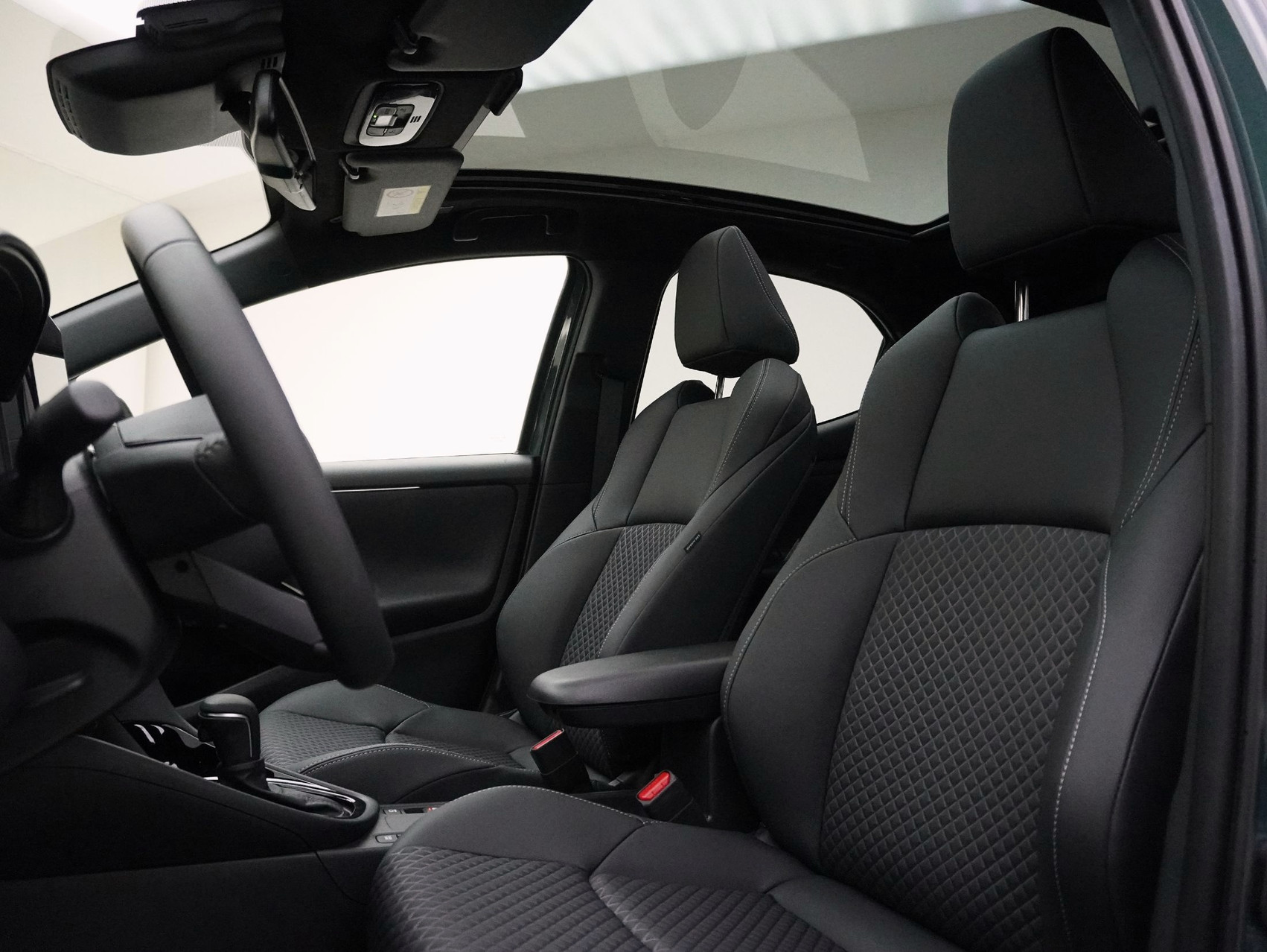 TOYOTA Yaris 1.5 VVT-i HSD Premium ** mit Glasdach **