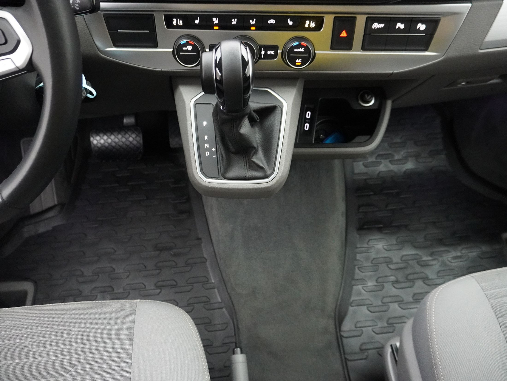 VW T6.1 California 3000 2.0 TDI DSG Ocean Edition Liberty 4Motion **Küchengeschränk/Standheizung**