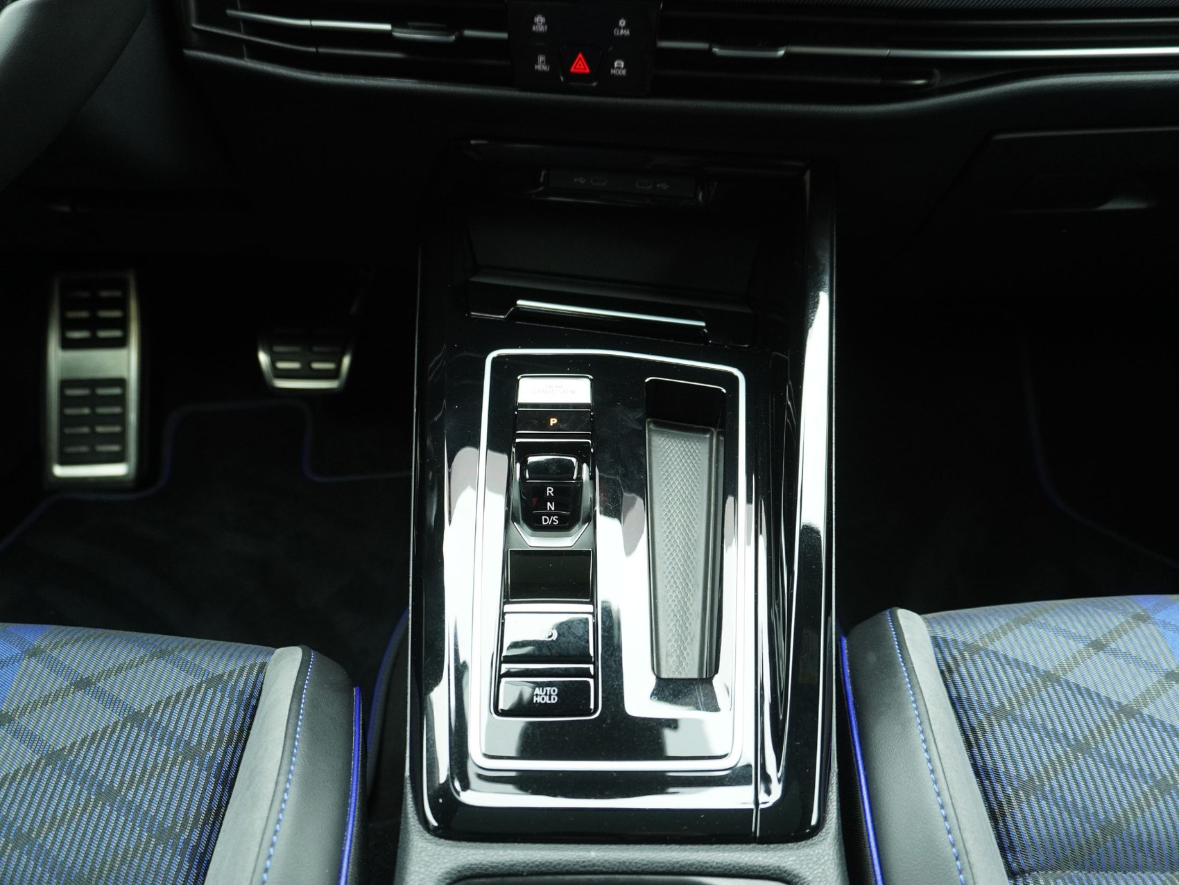 VW Golf 8.5 2.0 TSI DSG R Black Edition 4Motion (2025)