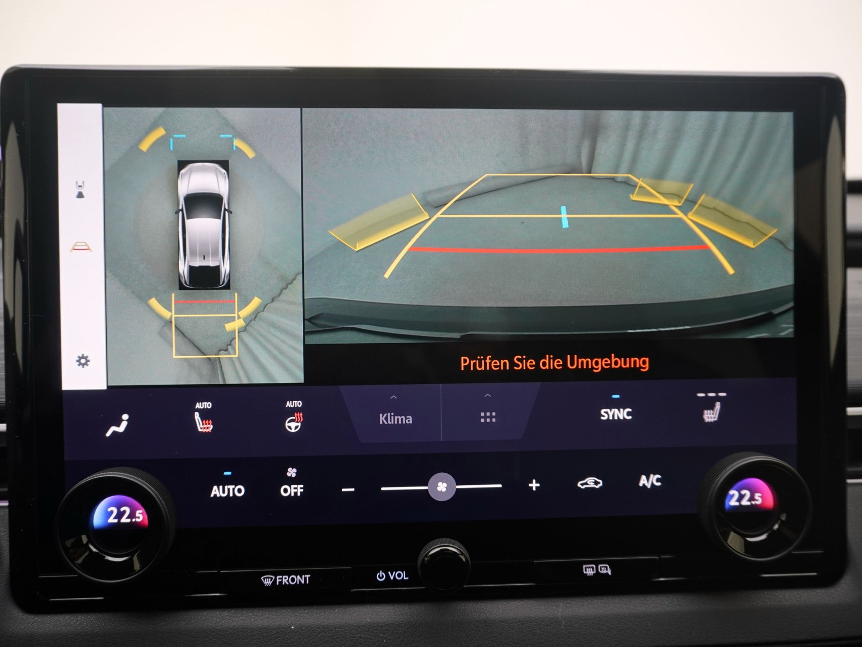 TOYOTA C-HR+ 77 KWh AWD Premium ** mit Panoramadach **