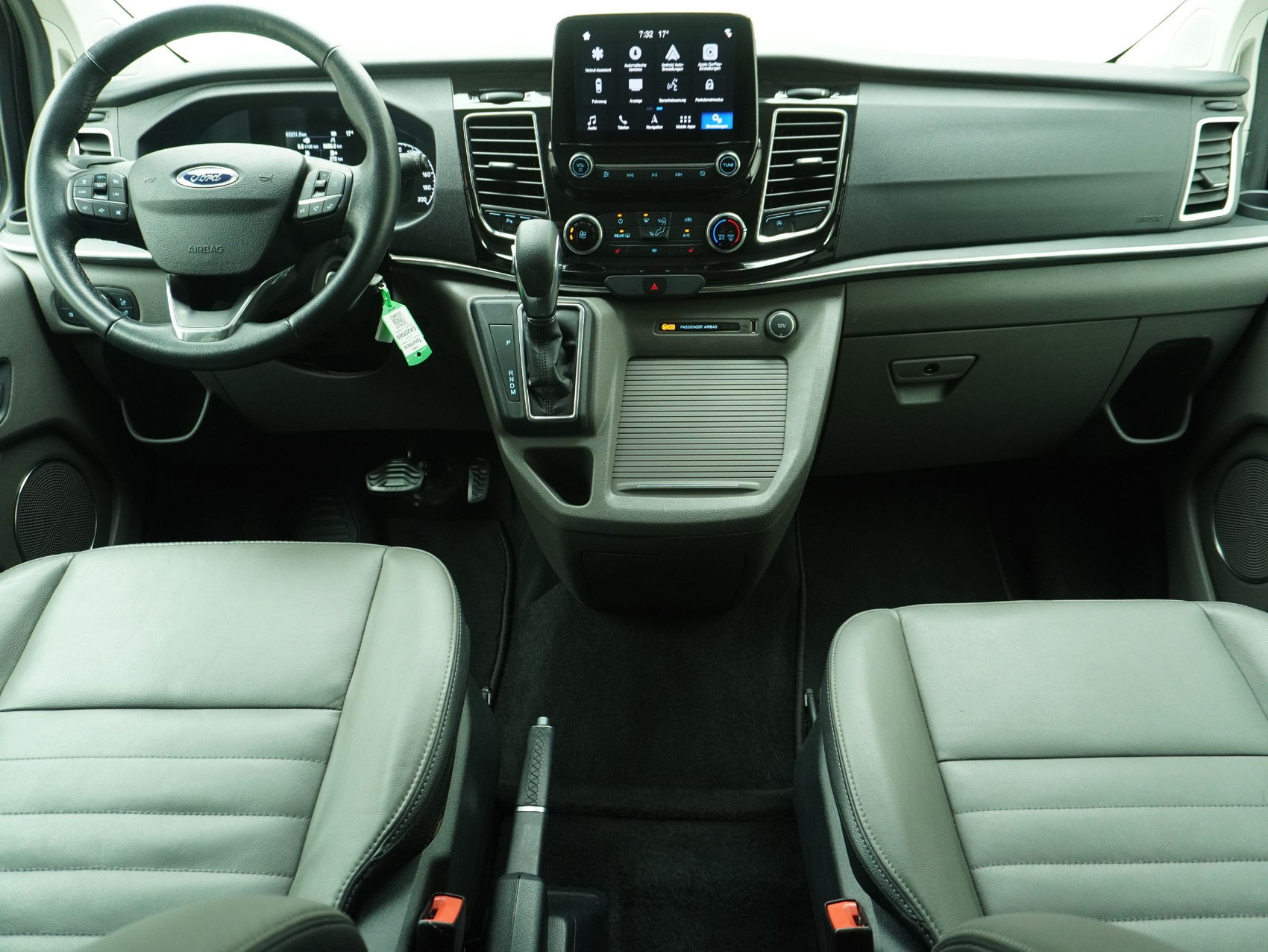 FORD Tourneo C Bus 320 L1 2.0 TDCi Titanium X