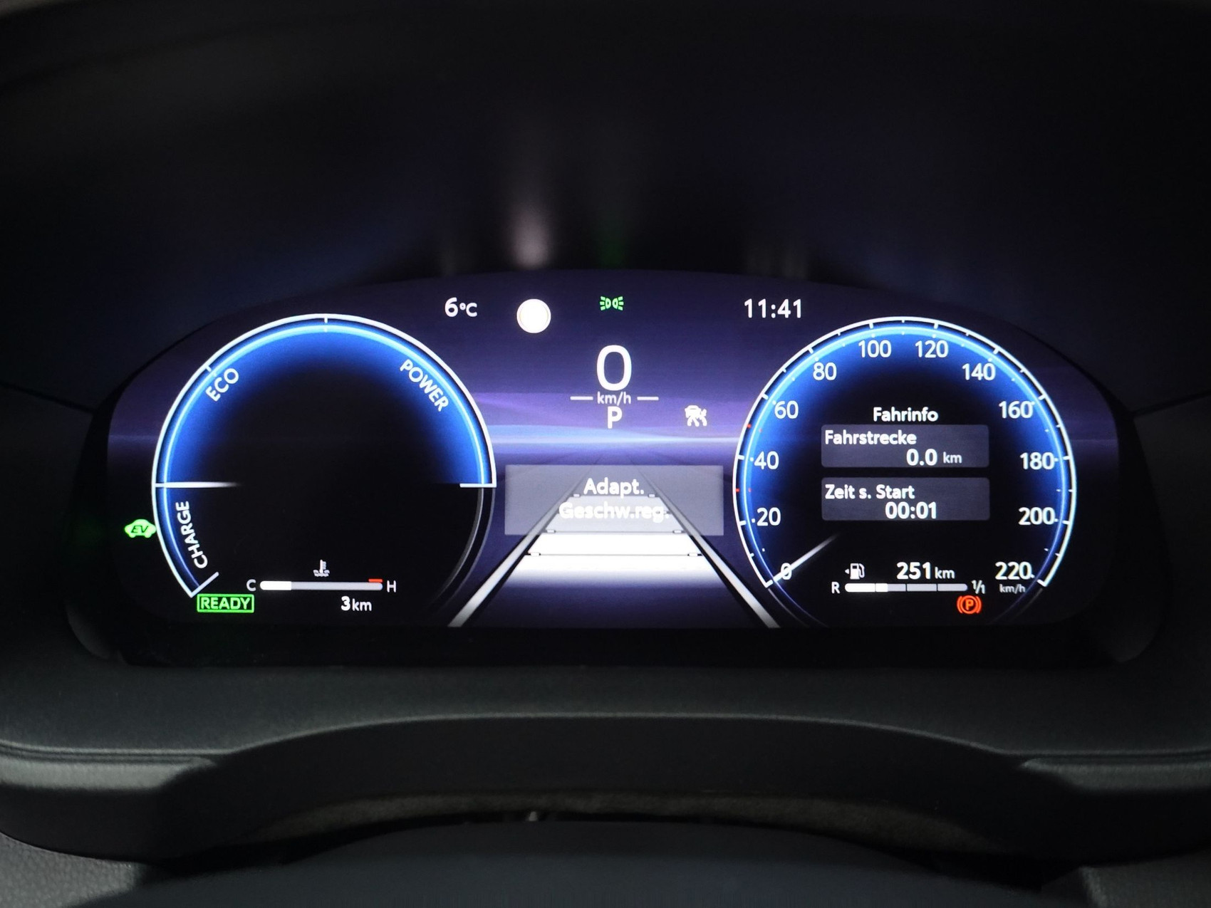 TOYOTA Yaris 1.5 VVT-i HSD Premium ** mit Glasdach **