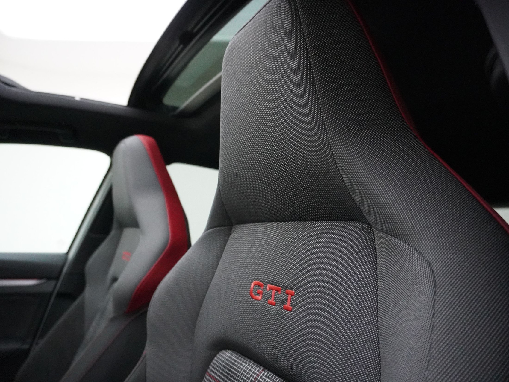 VW Golf 8.5 2.0 TSI DSG GTI Black Style (2025) ** Harman/Kardon / Head-Up / Panoramadach **