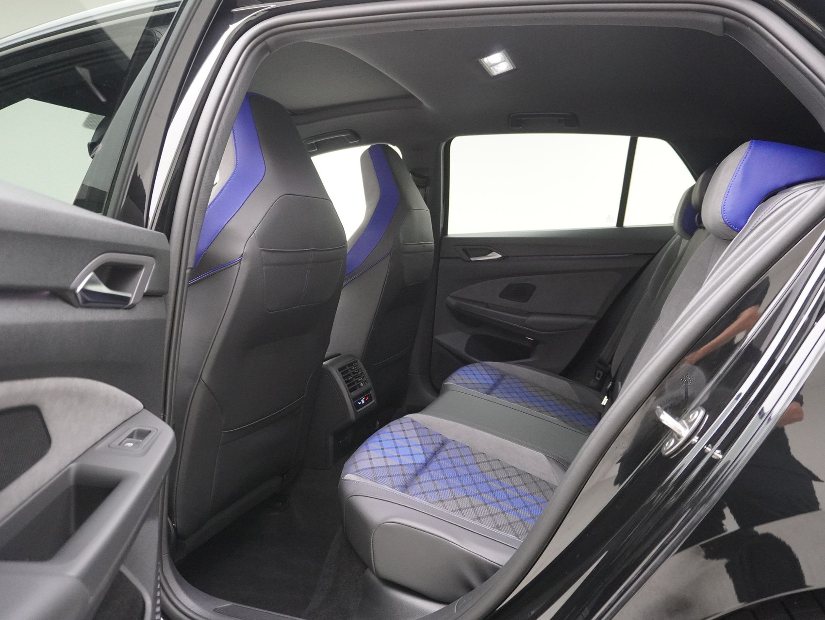 VW Golf 8.5 2.0 TSI DSG R Black Edition 4Motion (2025)