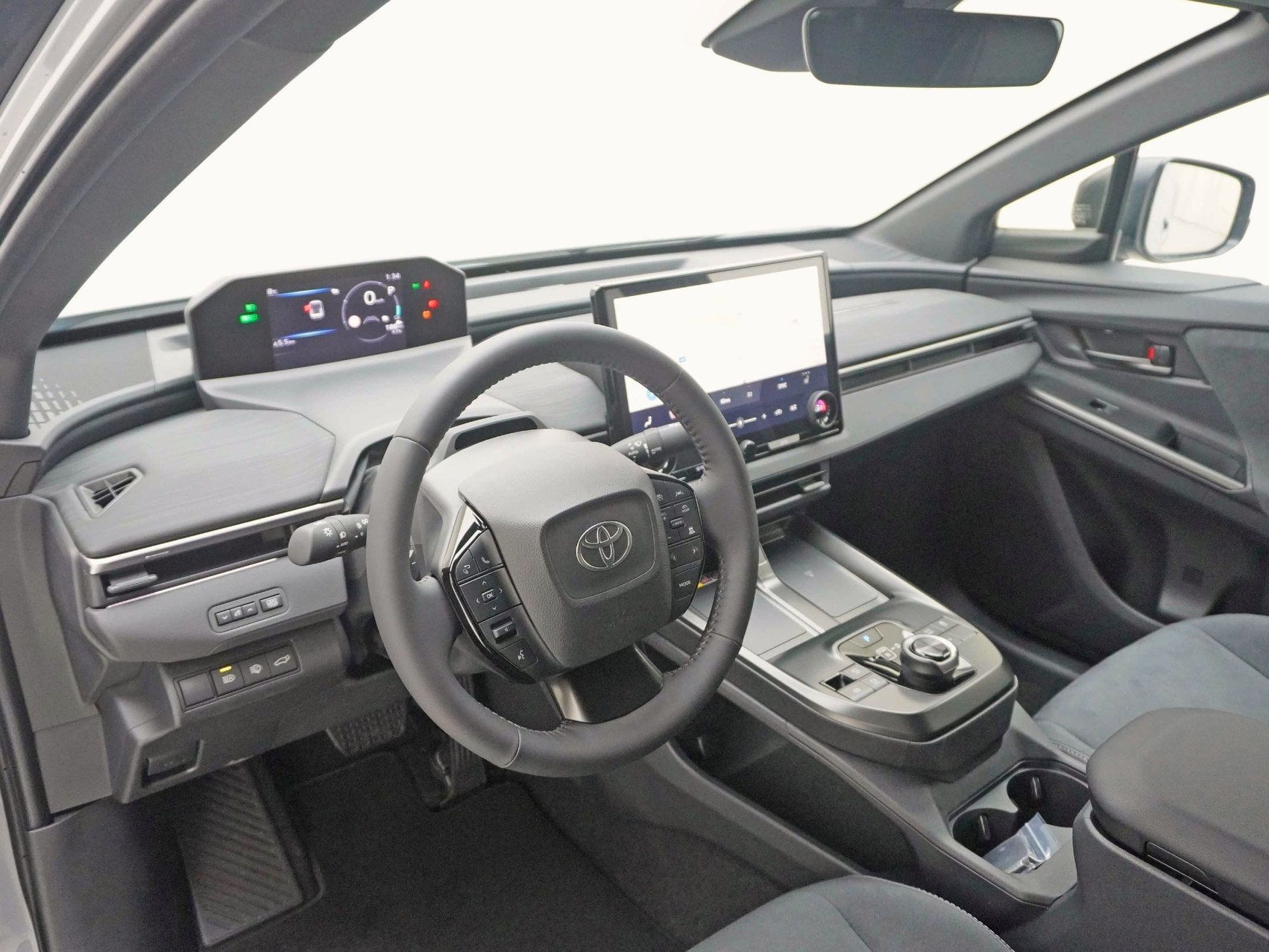 TOYOTA C-HR+ 77 kWh AWD Premium ** 22KW Ladung **