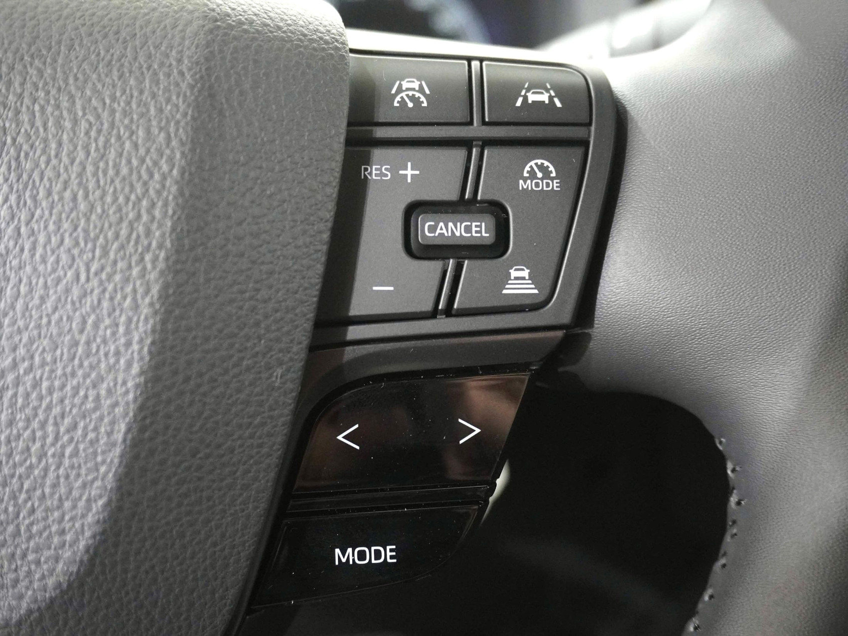 TOYOTA C-HR 2.0 PHEV Swiss Edition ** inkl. 8-Fach Bereifung **