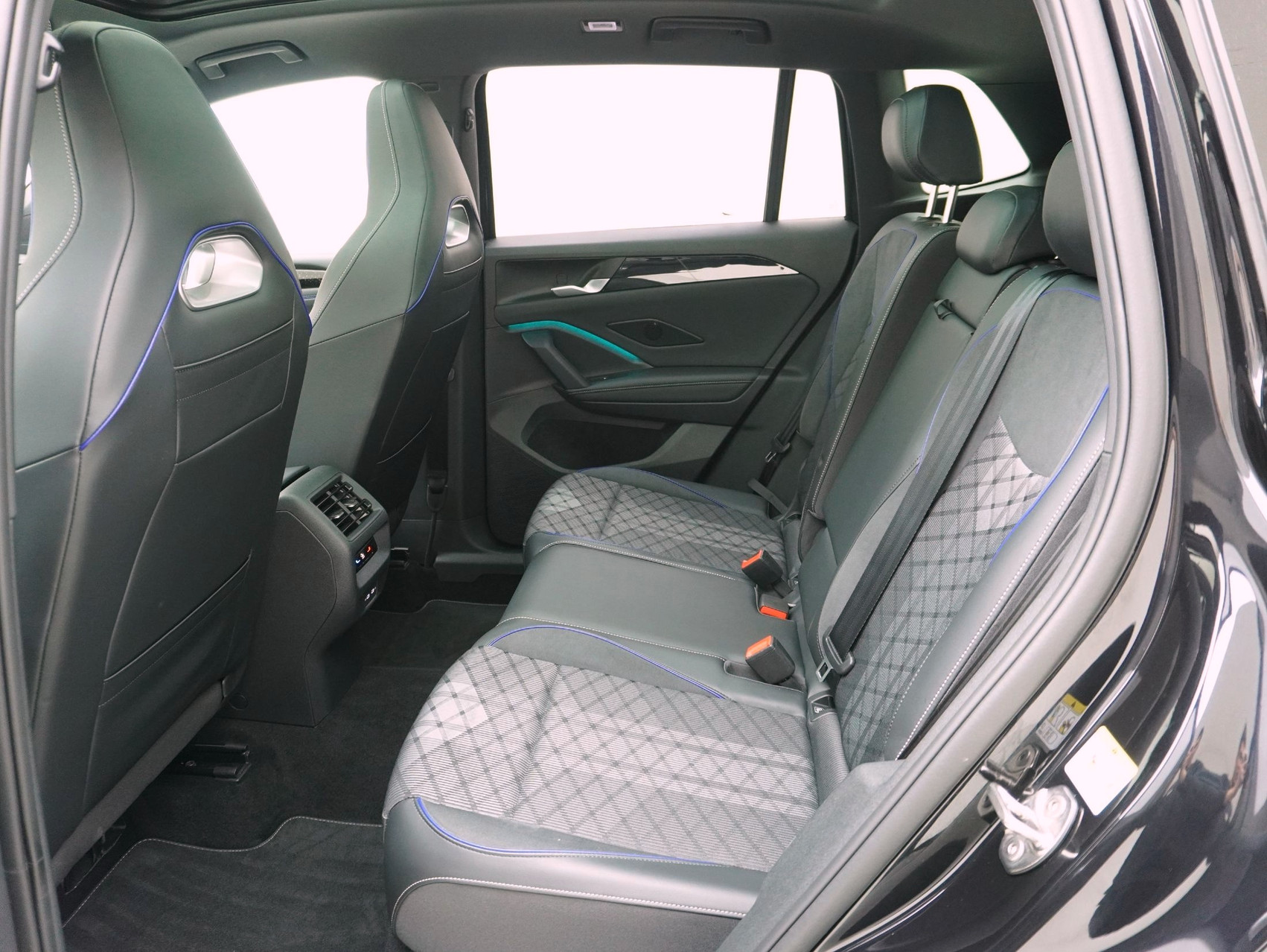 VW Tiguan 2.0 TSI DSG R-Line Black Style 4Motion (2025)