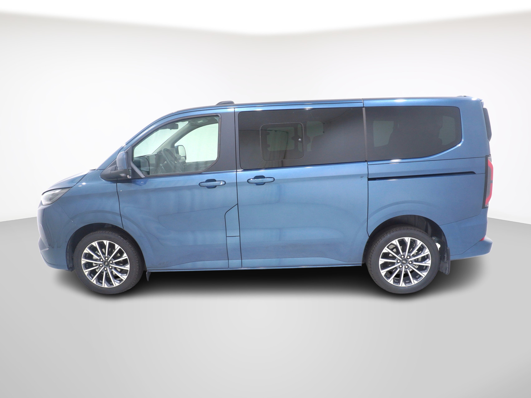 FORD Tourneo Custom 320 L1 2.0 TDCI 4×4 Titanium X