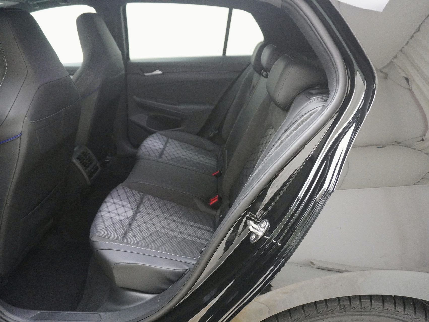 VW Golf VIII 2.0 TSI R-Line DSG 4Motion