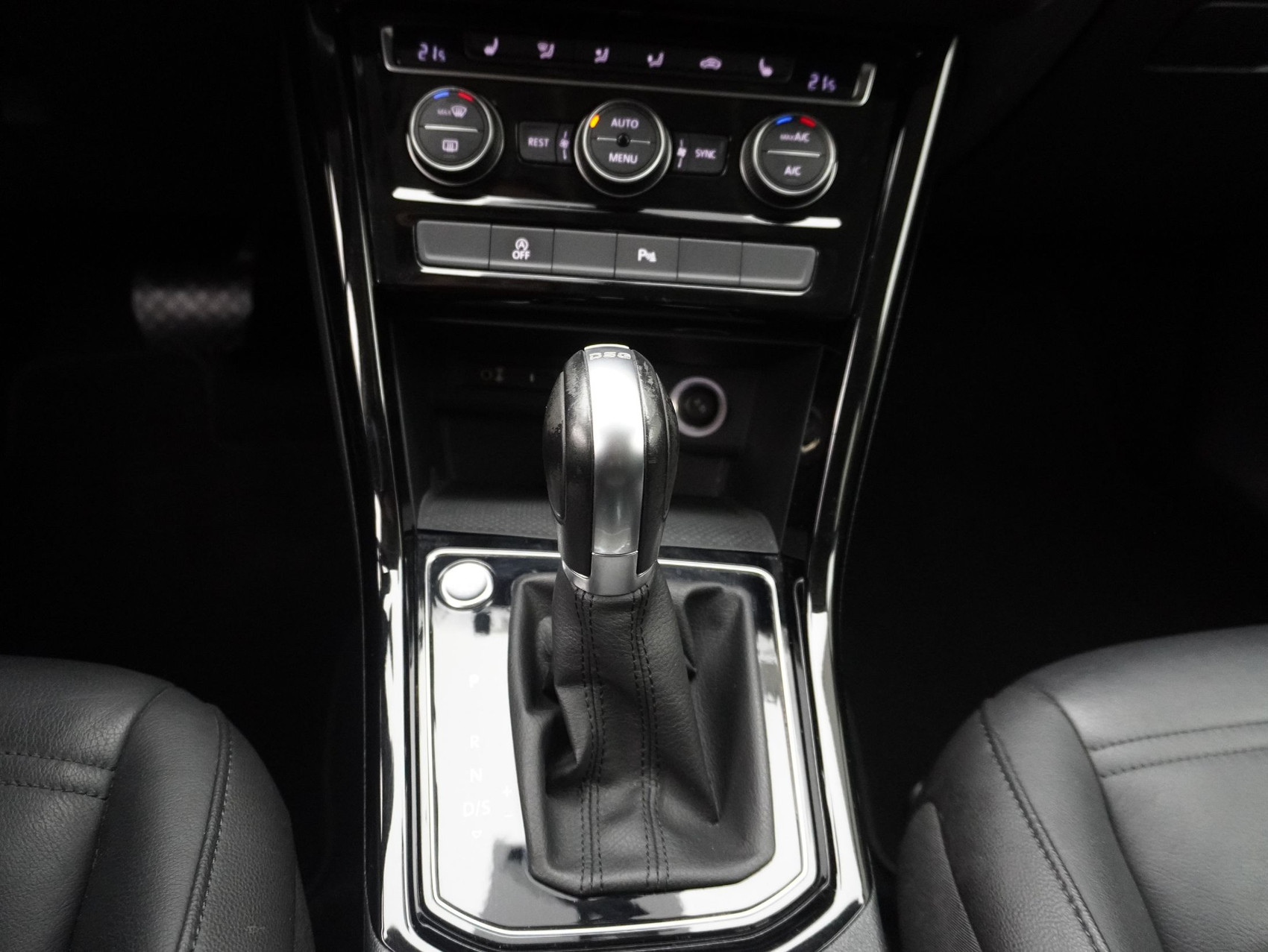 VW Touran 2.0 TDI DSG Highline **7-Plätzer**