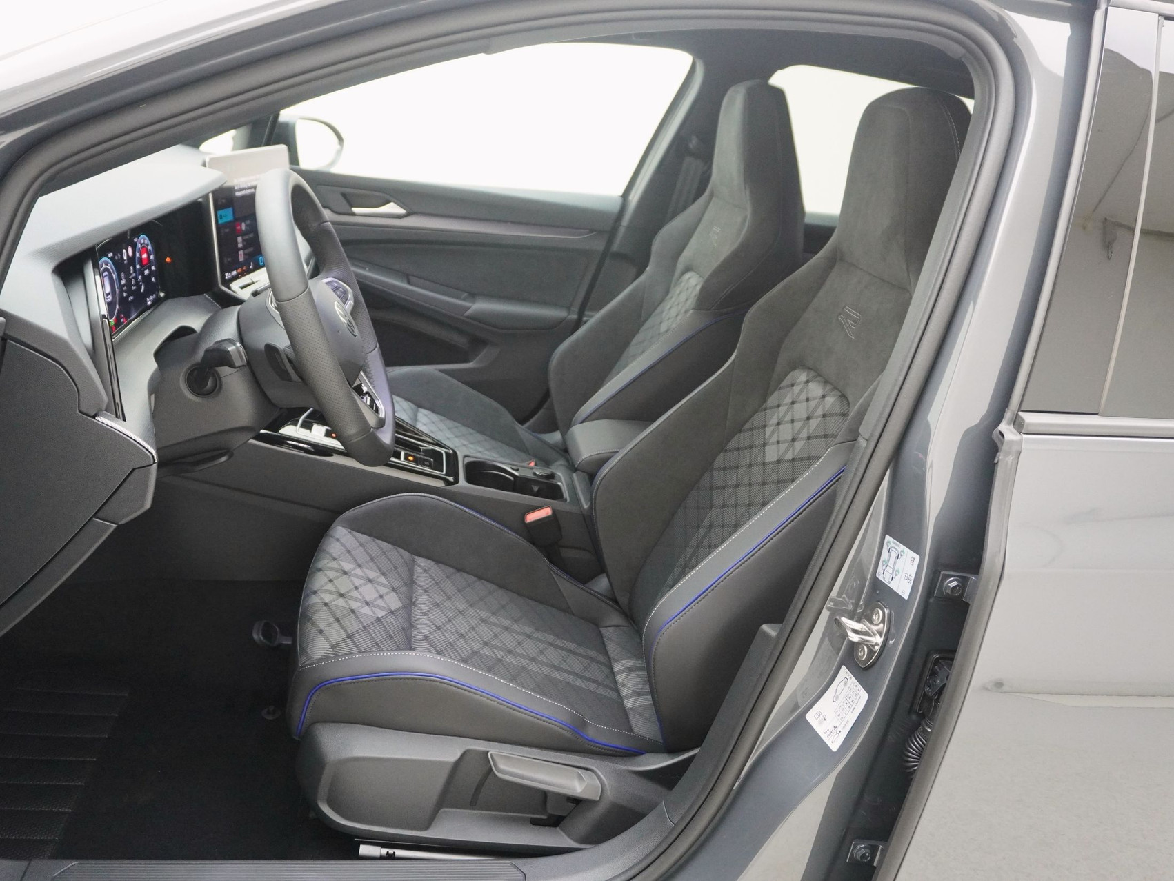 VW Golf VIII 1.5 eTSI R-Line DSG