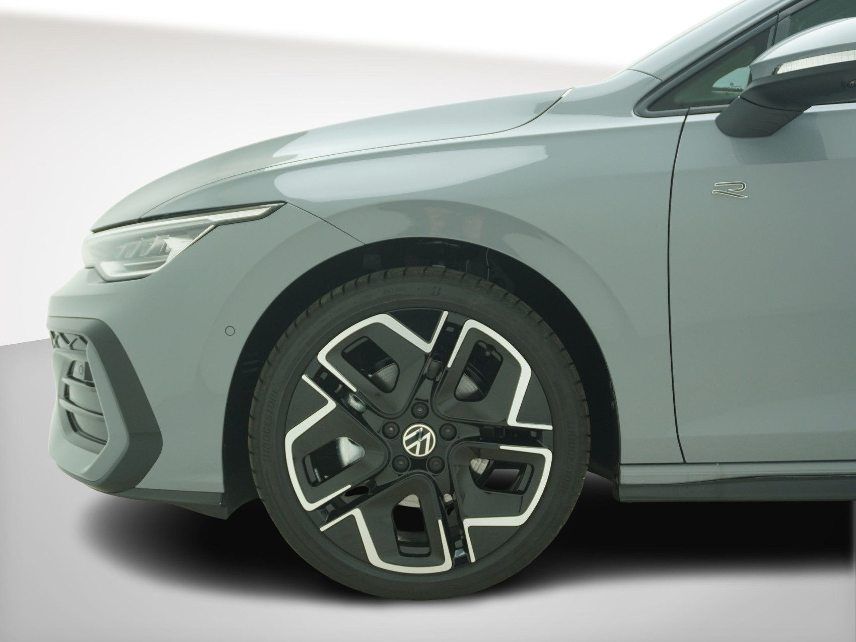 VW Golf VIII 1.5 eTSI R-Line DSG