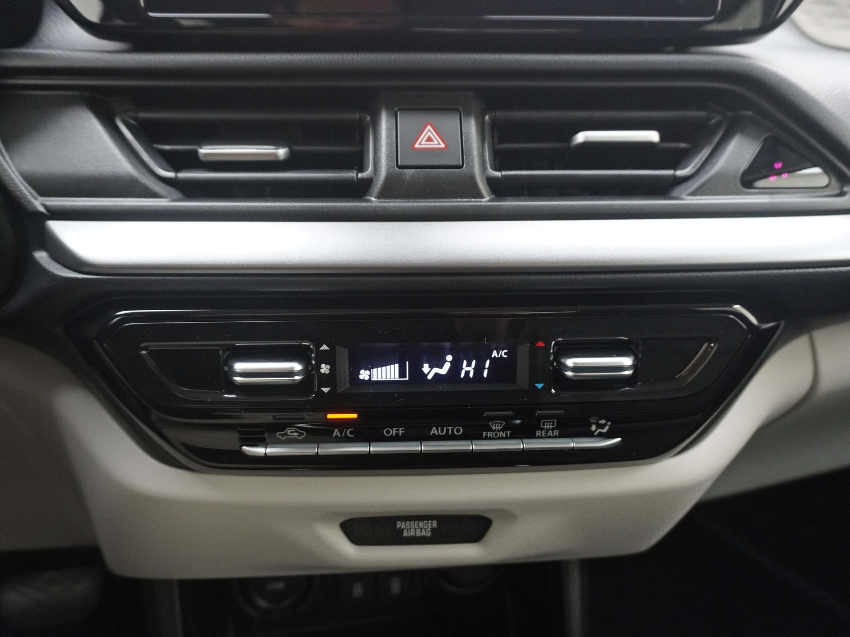 SUZUKI Swift 1.2 Sakura Top Hybrid