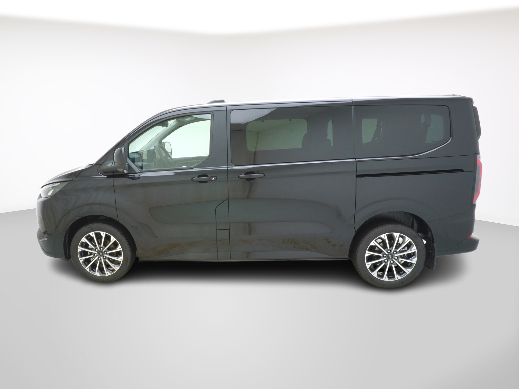FORD Tourneo Custom 320 L1 2.0 TDCI 4×4 Titanium X