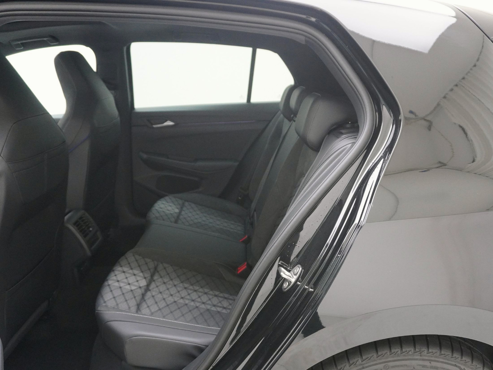 VW Golf VIII 1.5 eTSI R-Line DSG