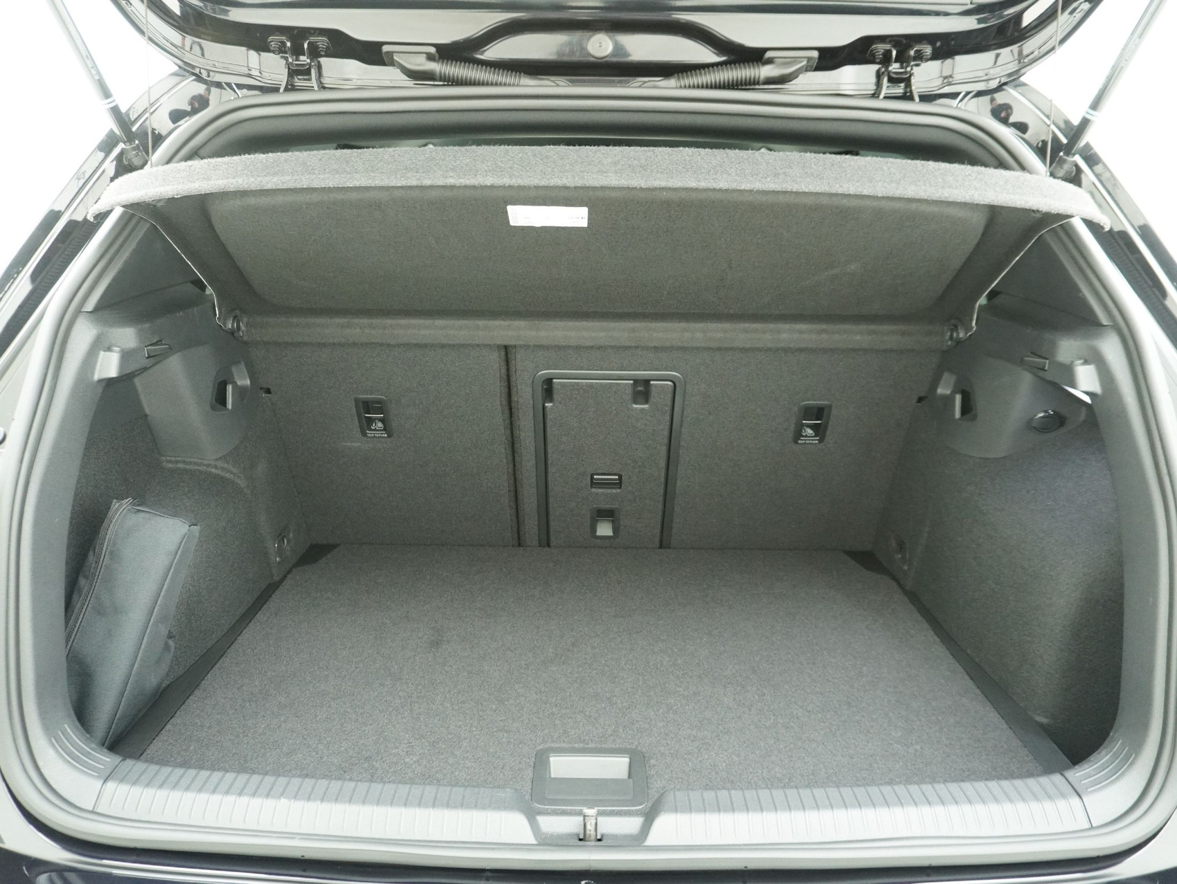 VW Golf 8 1.5 eTSI DSG R-Line