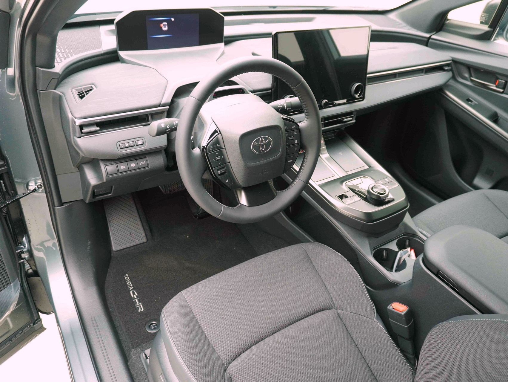 TOYOTA C-HR+ 77 KWh AWD Style ** über 500 km Reichweite **