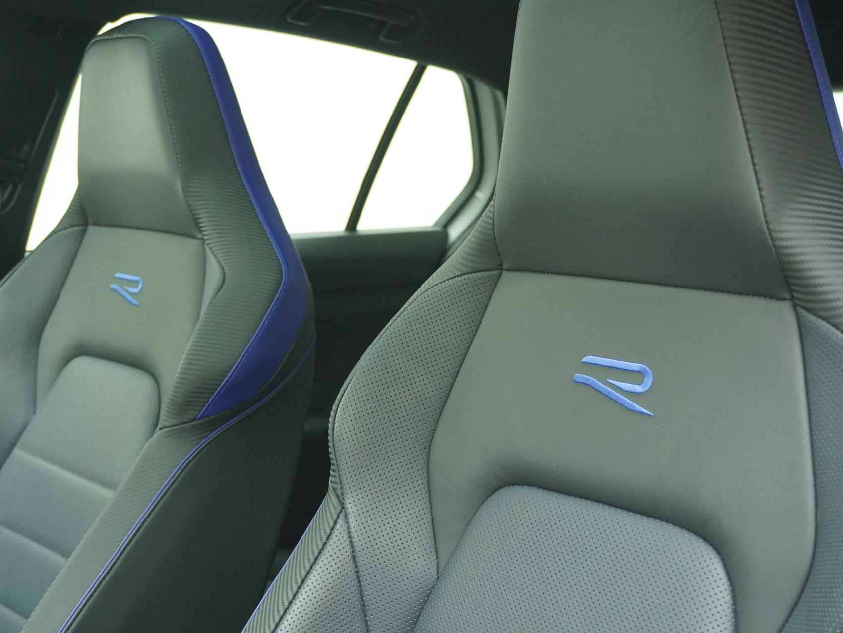 VW Golf 8.5 2.0 TSI DSG R Black Edition 4Motion (2025)