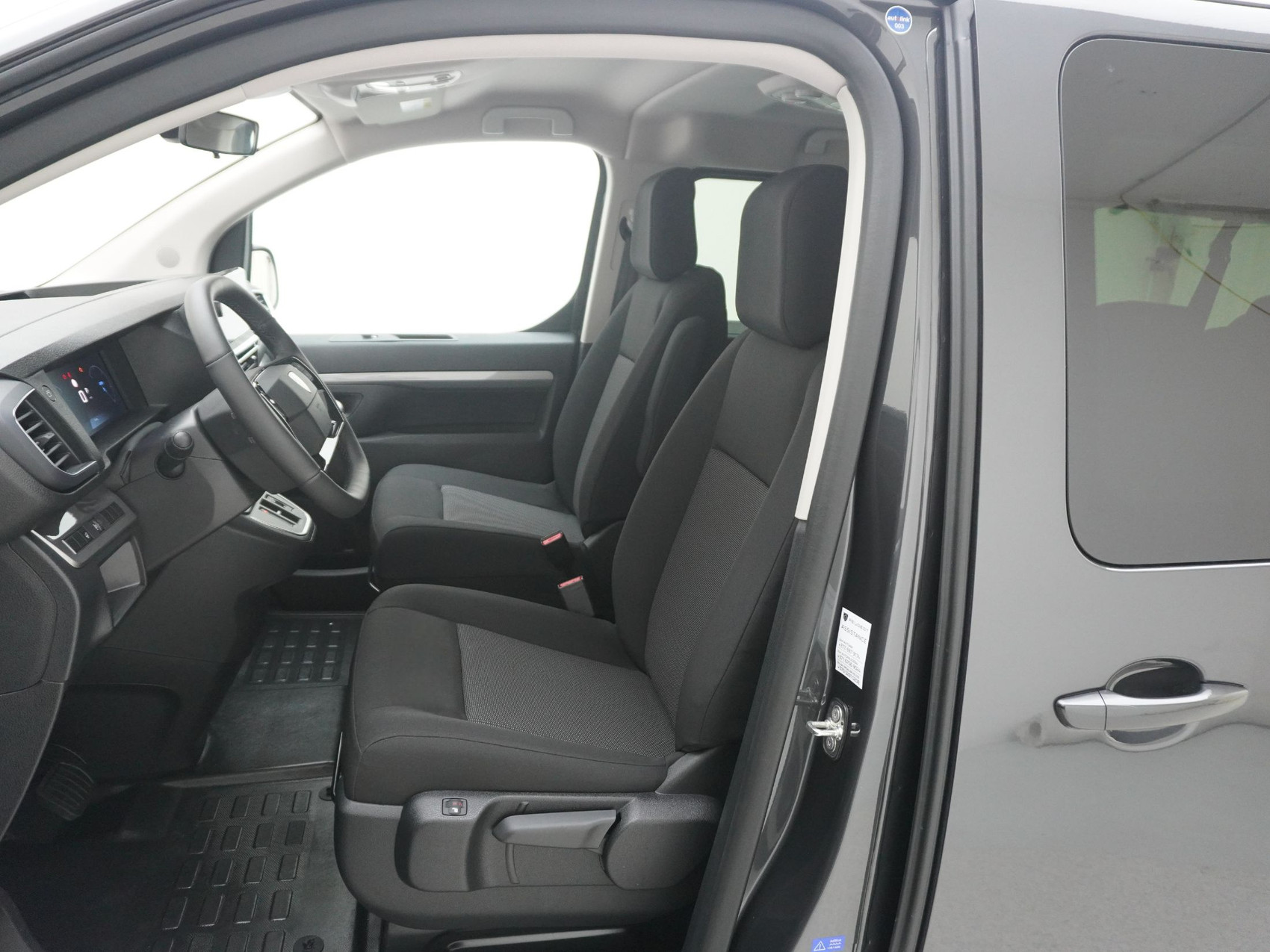 PEUGEOT Traveller Long 2.0 BlueHDi Business