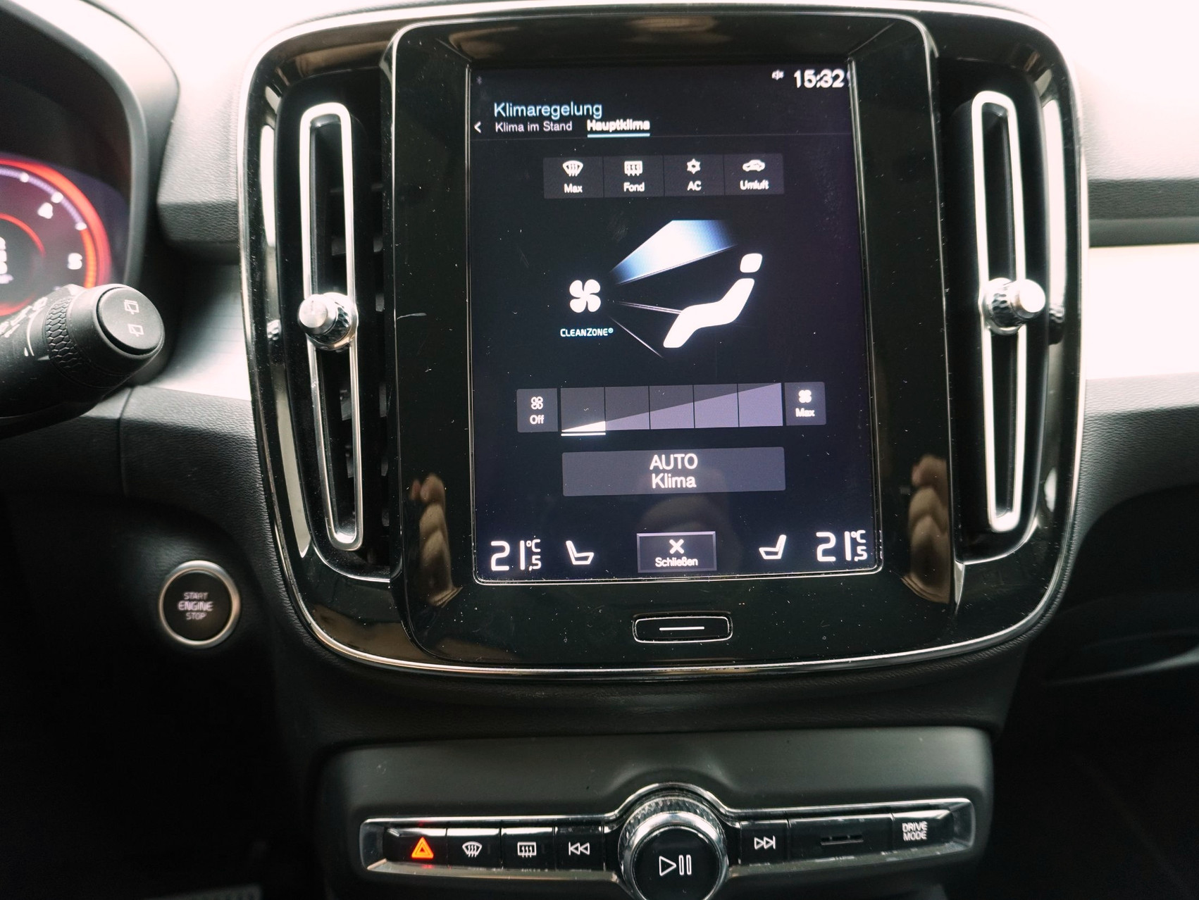 VOLVO XC40 2.0 D4 Momentum AWD