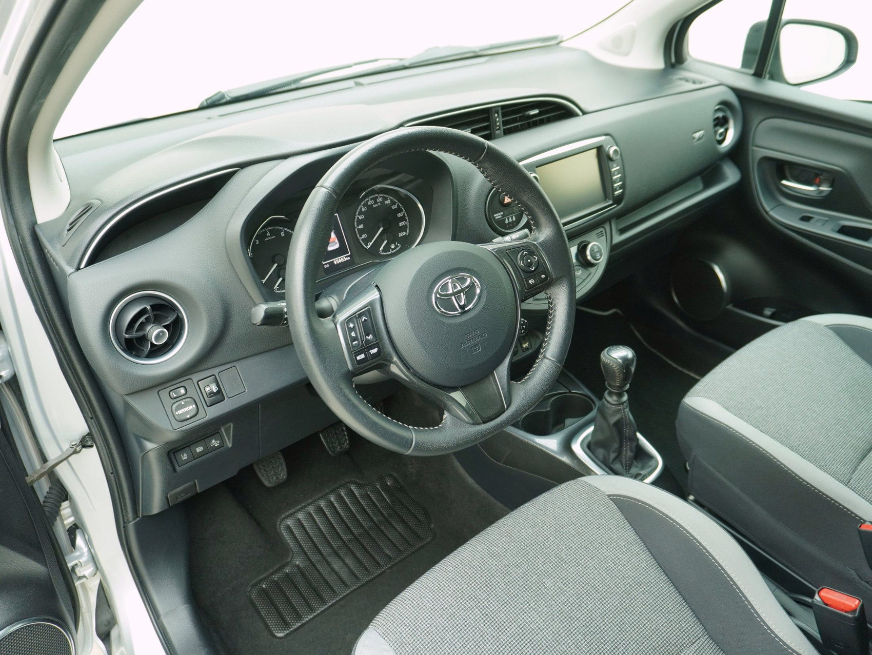 TOYOTA Yaris 1.5 VVT-iE Y20