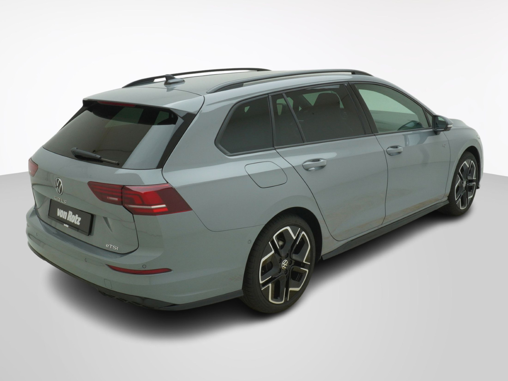 VW Golf VIII Variant 1.5 eTSI R-Line DSG