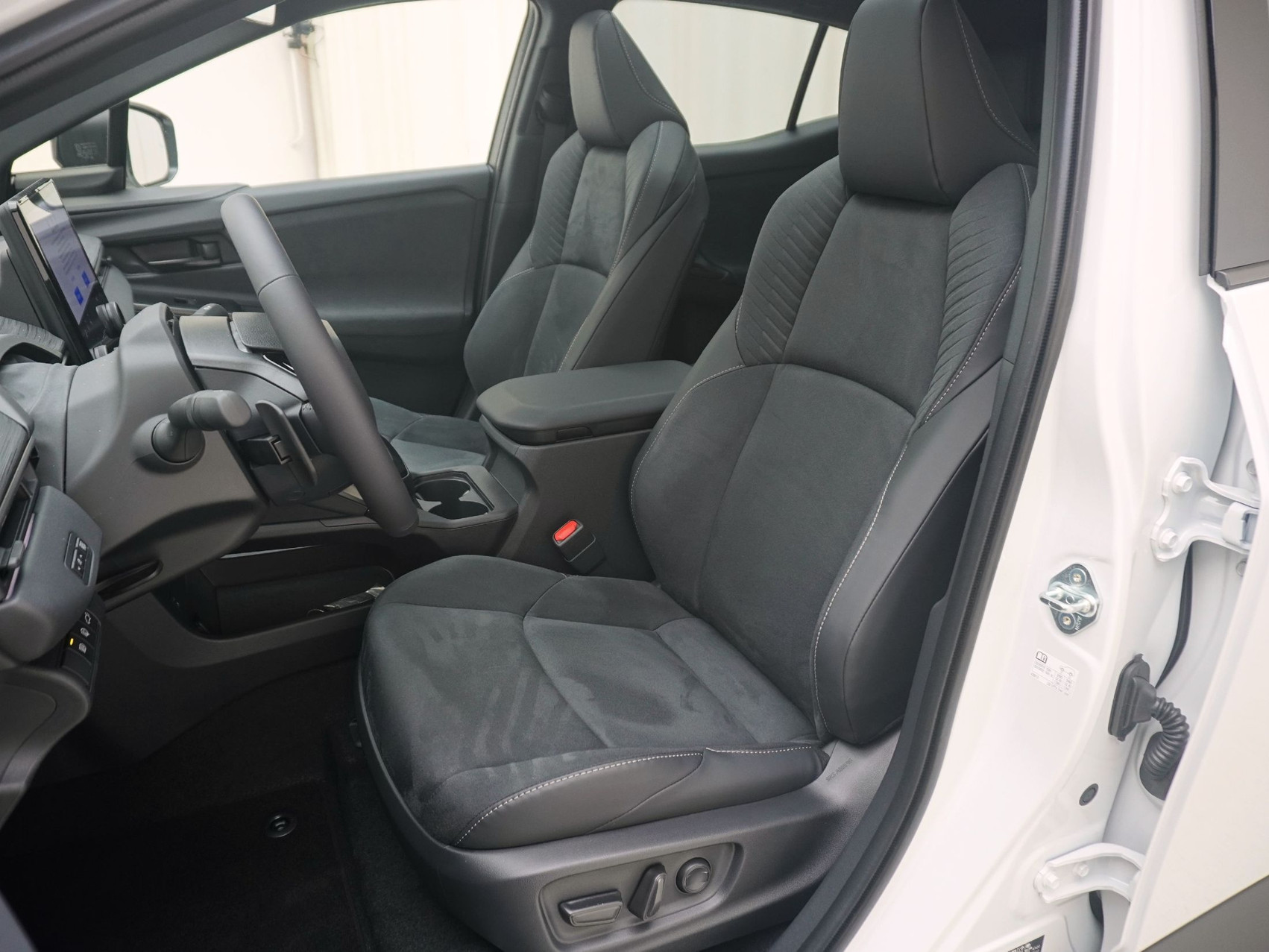 TOYOTA C-HR+ 77 KWh AWD Premium ** mit Panoramadach **