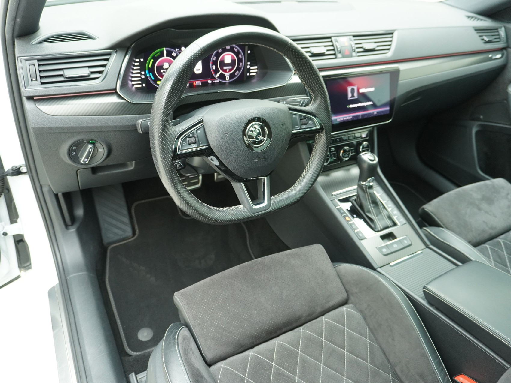 SKODA Superb Combi 1.4 TSI DSG PHEV Sport Line